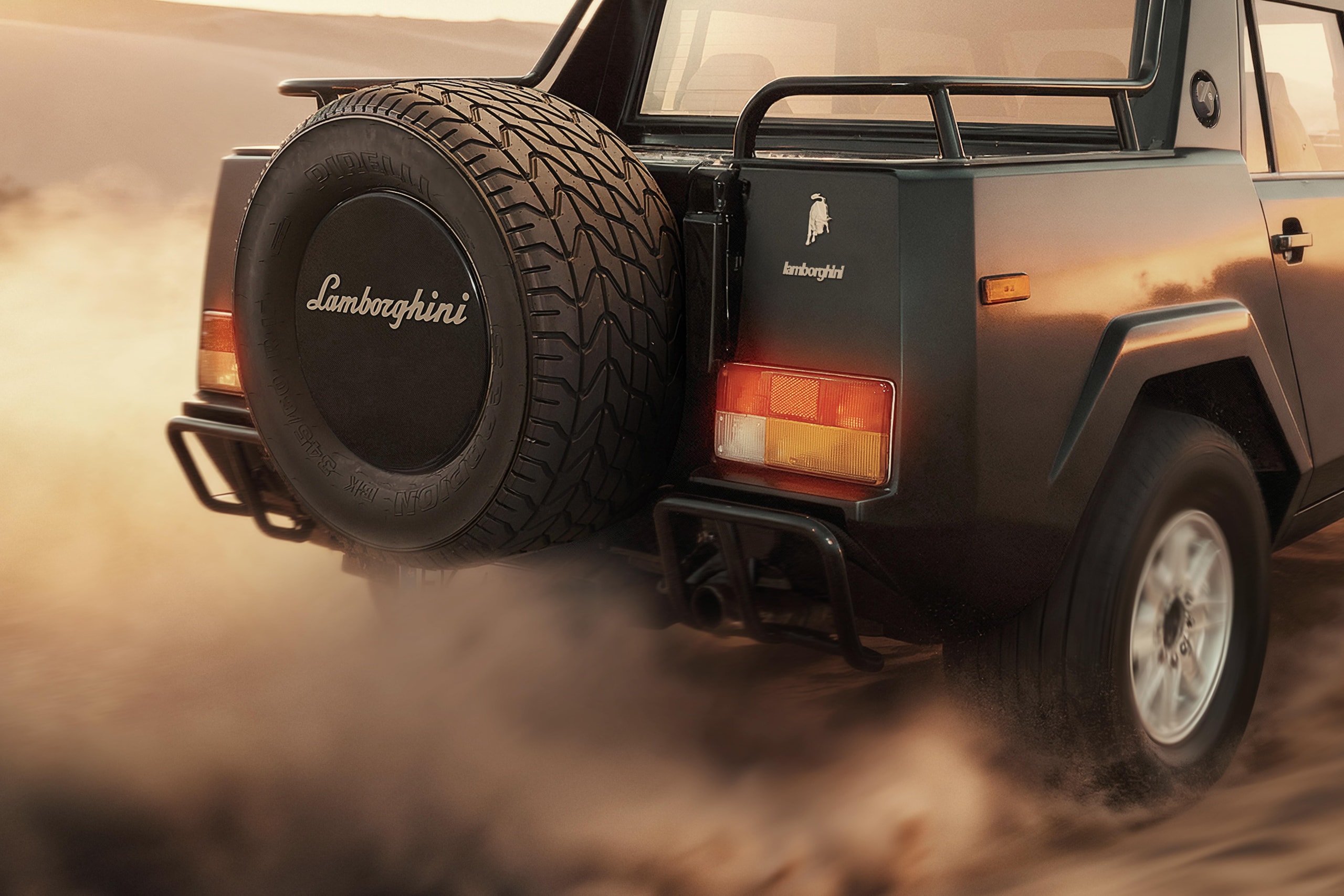 Lamborghini LM002, buon compleanno Rambo Lambo: il primo super Suv compie 40 anni