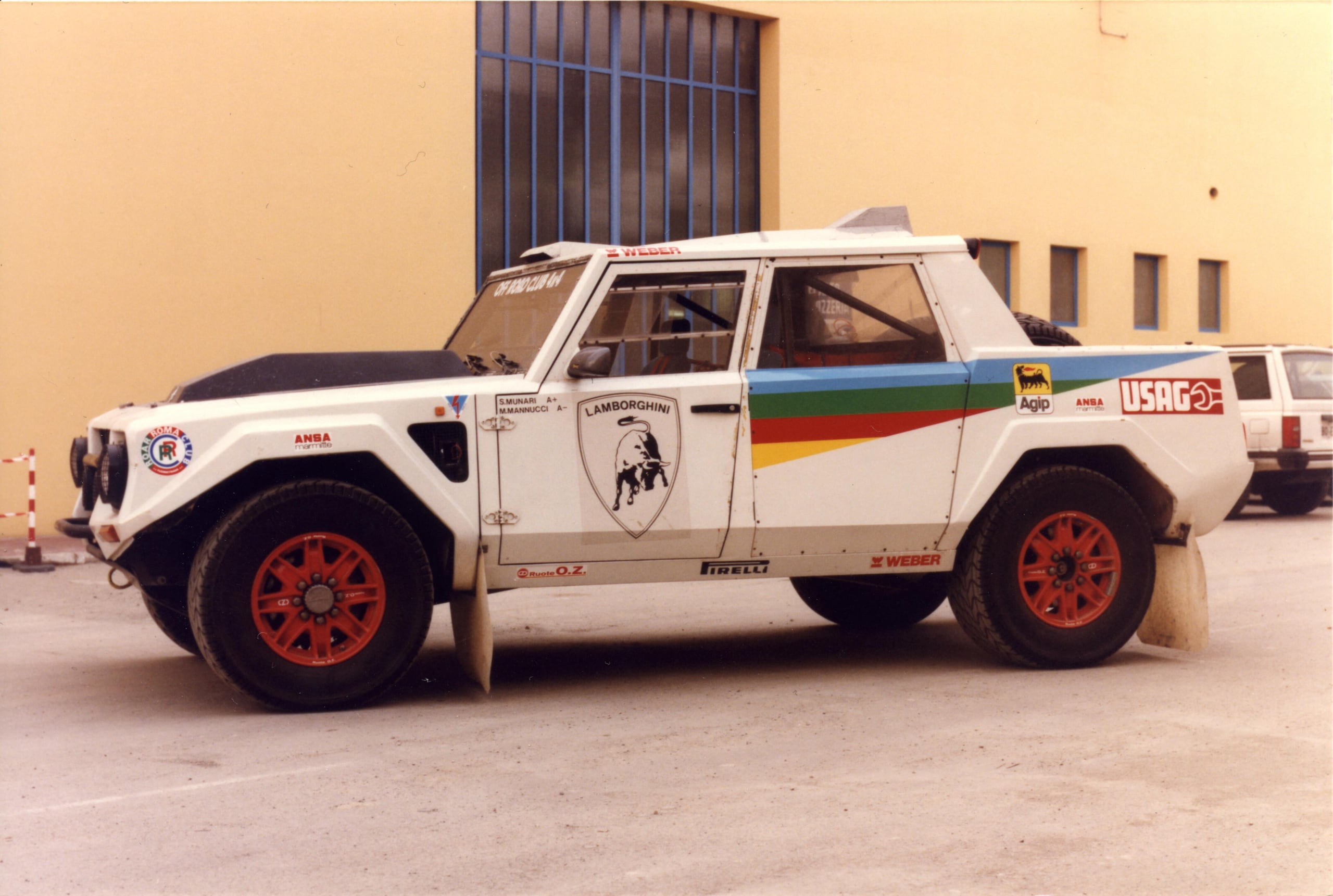 Lamborghini LM002, buon compleanno Rambo Lambo: il primo super Suv compie 40 anni