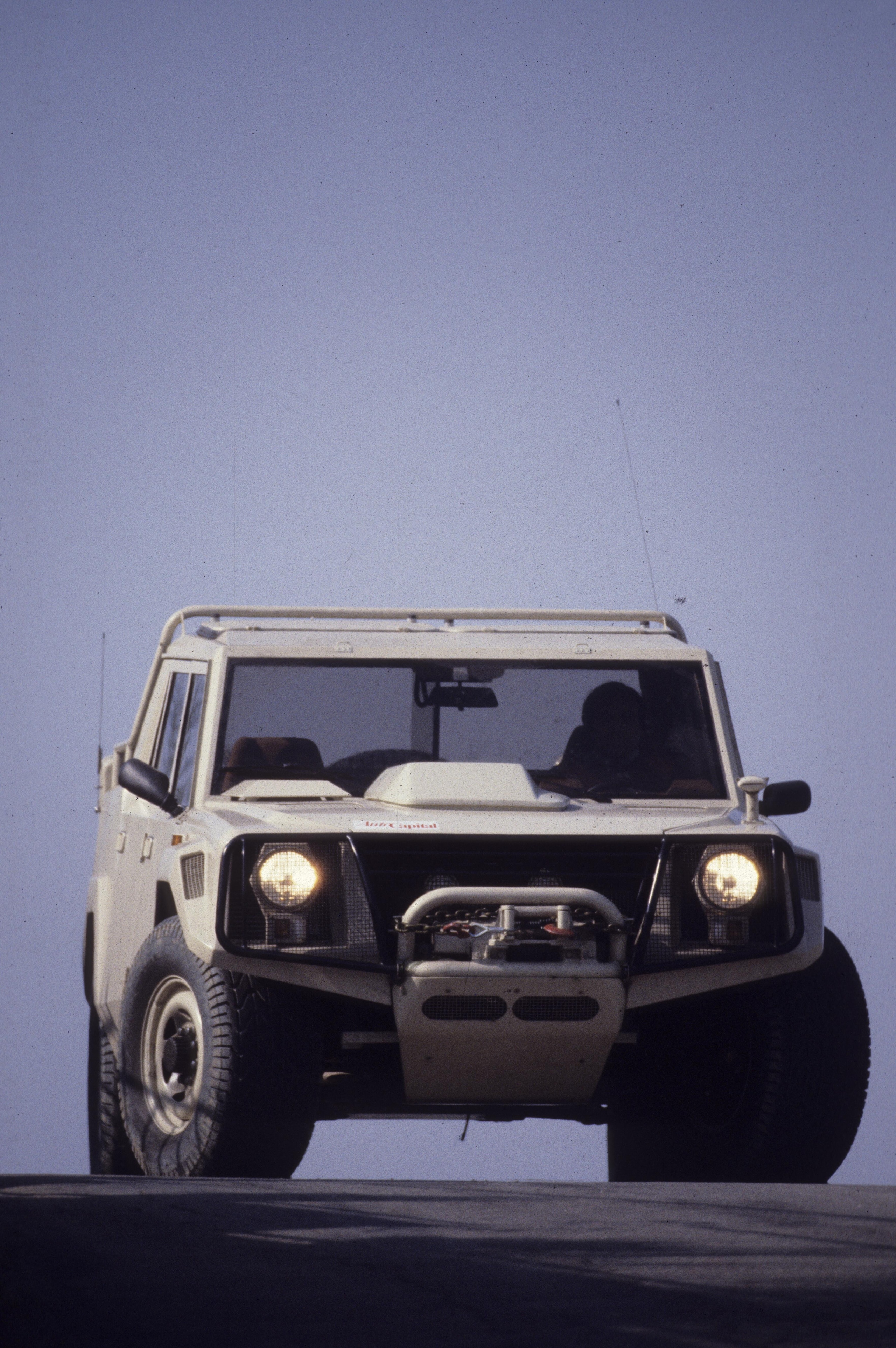 Lamborghini LM002, buon compleanno Rambo Lambo: il primo super Suv compie 40 anni