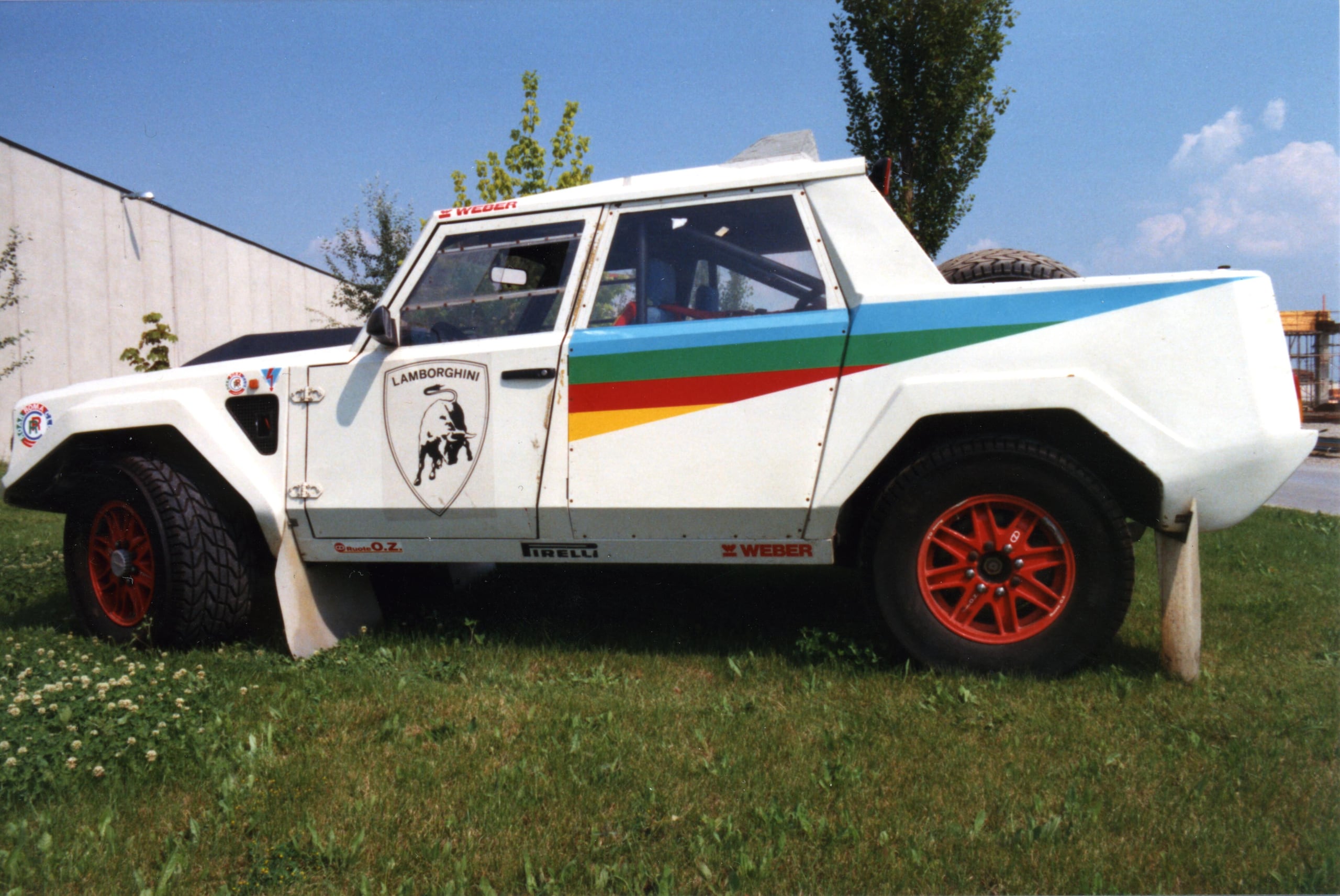 Lamborghini LM002, buon compleanno Rambo Lambo: il primo super Suv compie 40 anni