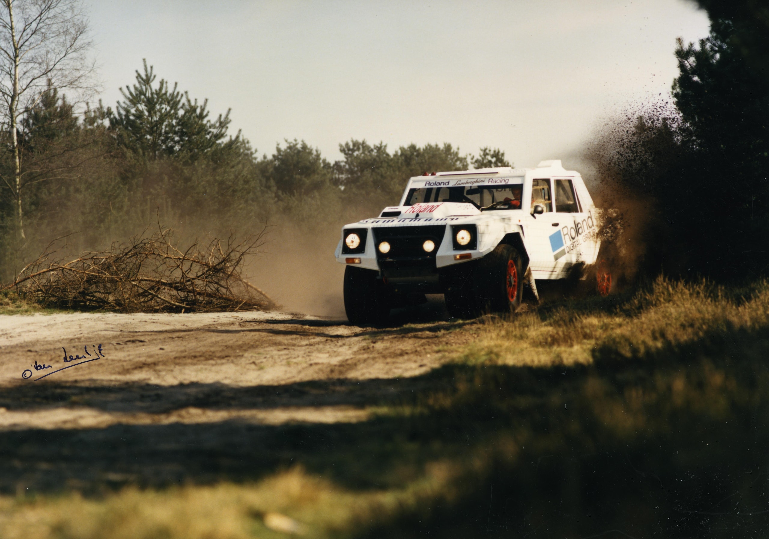 Lamborghini LM002, buon compleanno Rambo Lambo: il primo super Suv compie 40 anni
