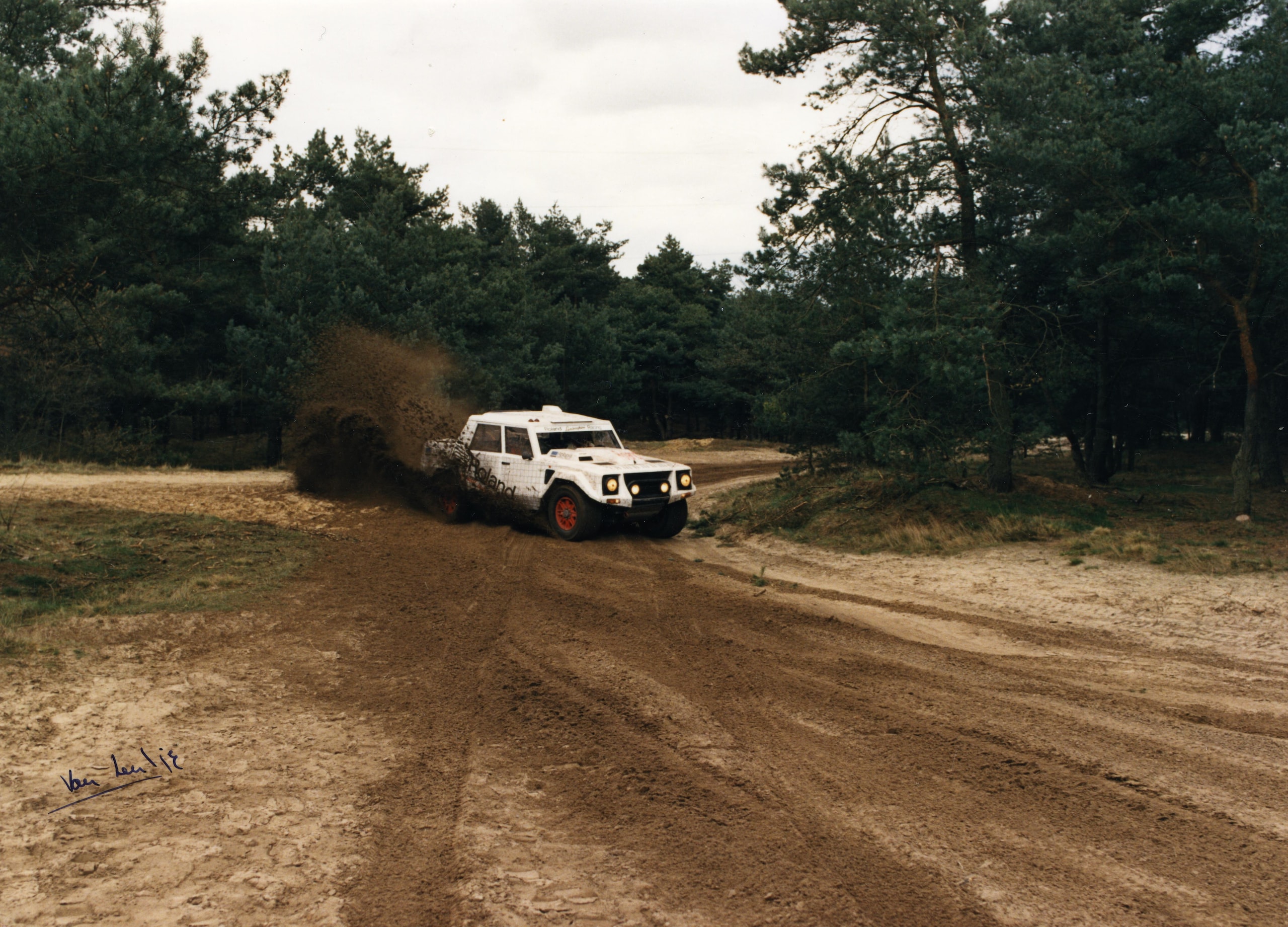 Lamborghini LM002, buon compleanno Rambo Lambo: il primo super Suv compie 40 anni