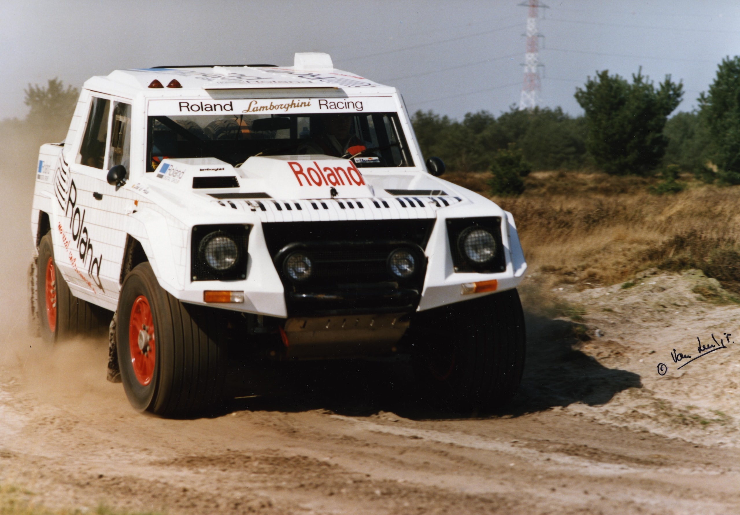 Lamborghini LM002, buon compleanno Rambo Lambo: il primo super Suv compie 40 anni