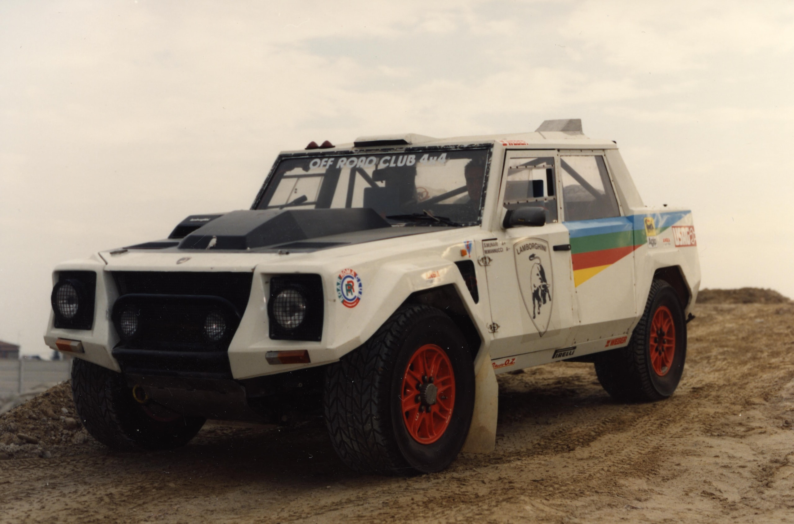 Lamborghini LM002, buon compleanno Rambo Lambo: il primo super Suv compie 40 anni