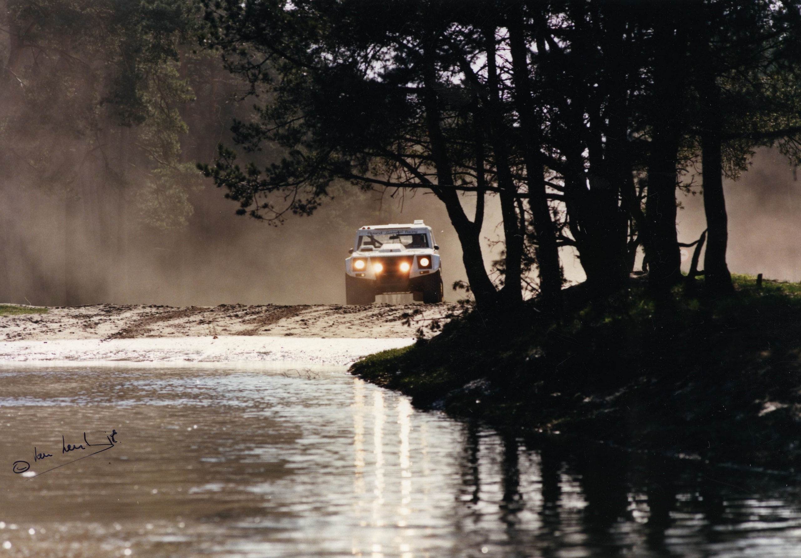 Lamborghini LM002, buon compleanno Rambo Lambo: il primo super Suv compie 40 anni