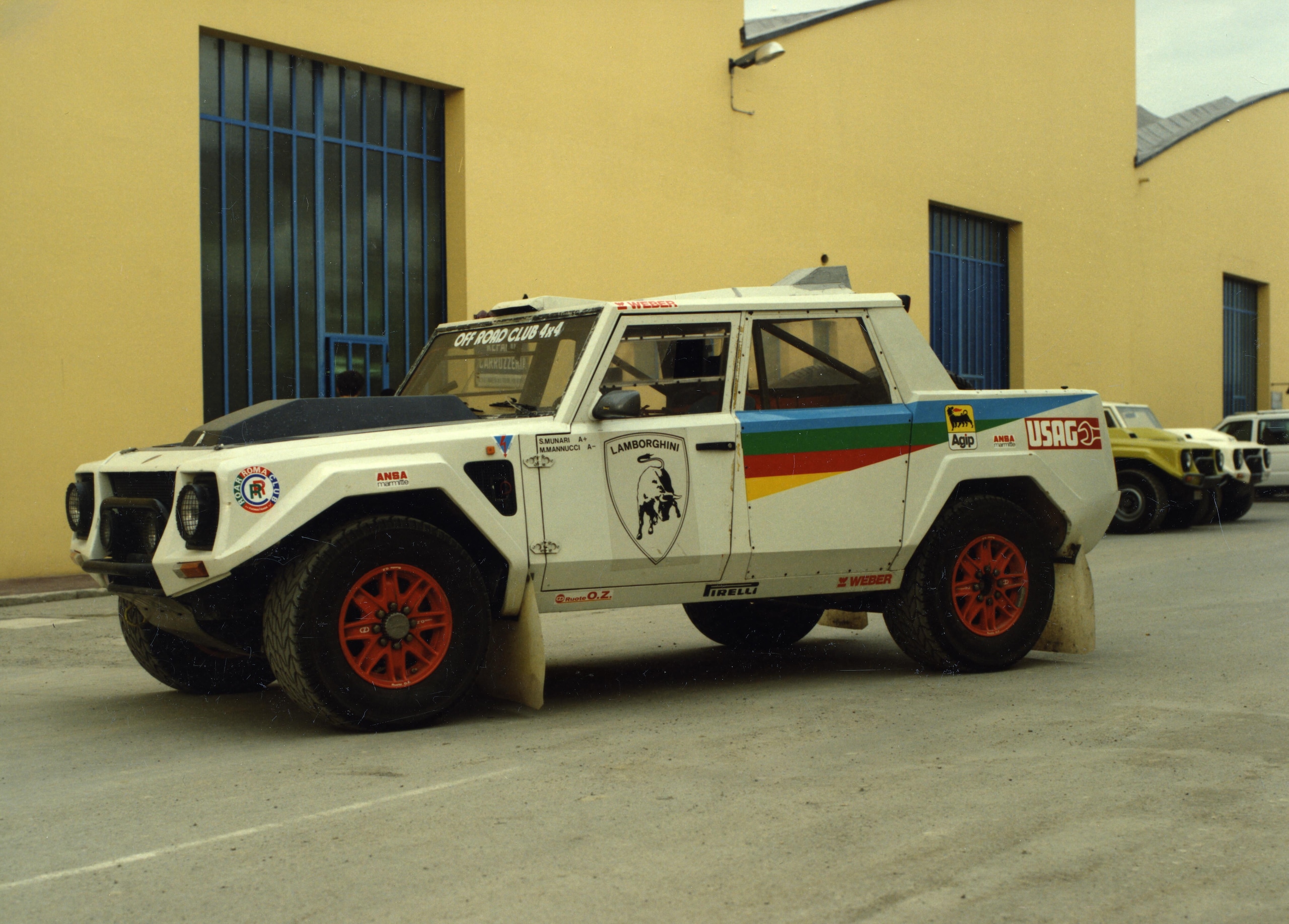 Lamborghini LM002, buon compleanno Rambo Lambo: il primo super Suv compie 40 anni