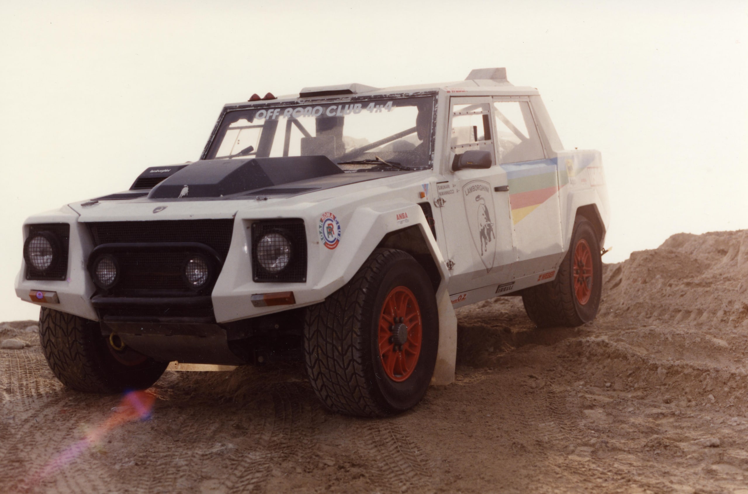 Lamborghini LM002, buon compleanno Rambo Lambo: il primo super Suv compie 40 anni