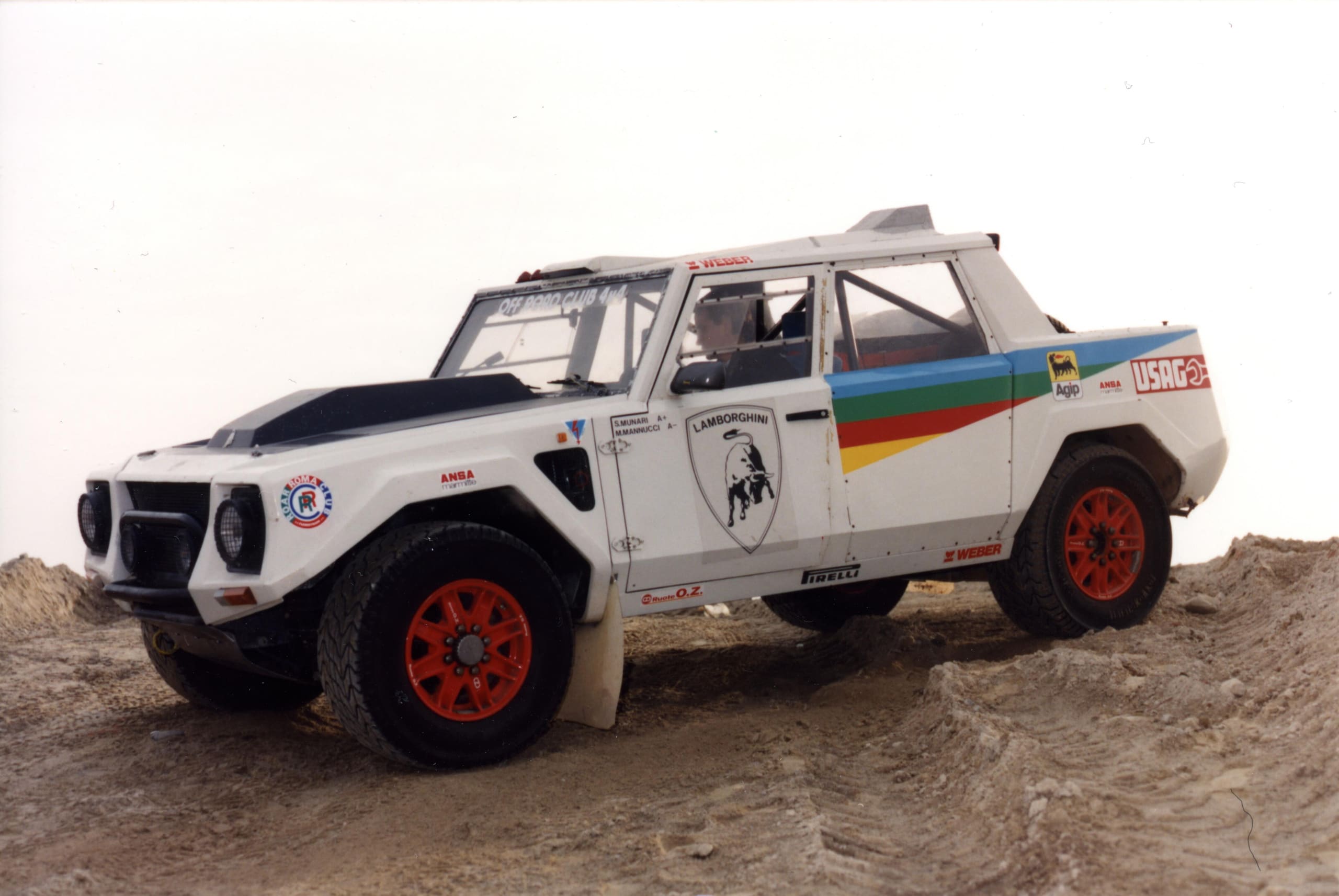 Lamborghini LM002, buon compleanno Rambo Lambo: il primo super Suv compie 40 anni