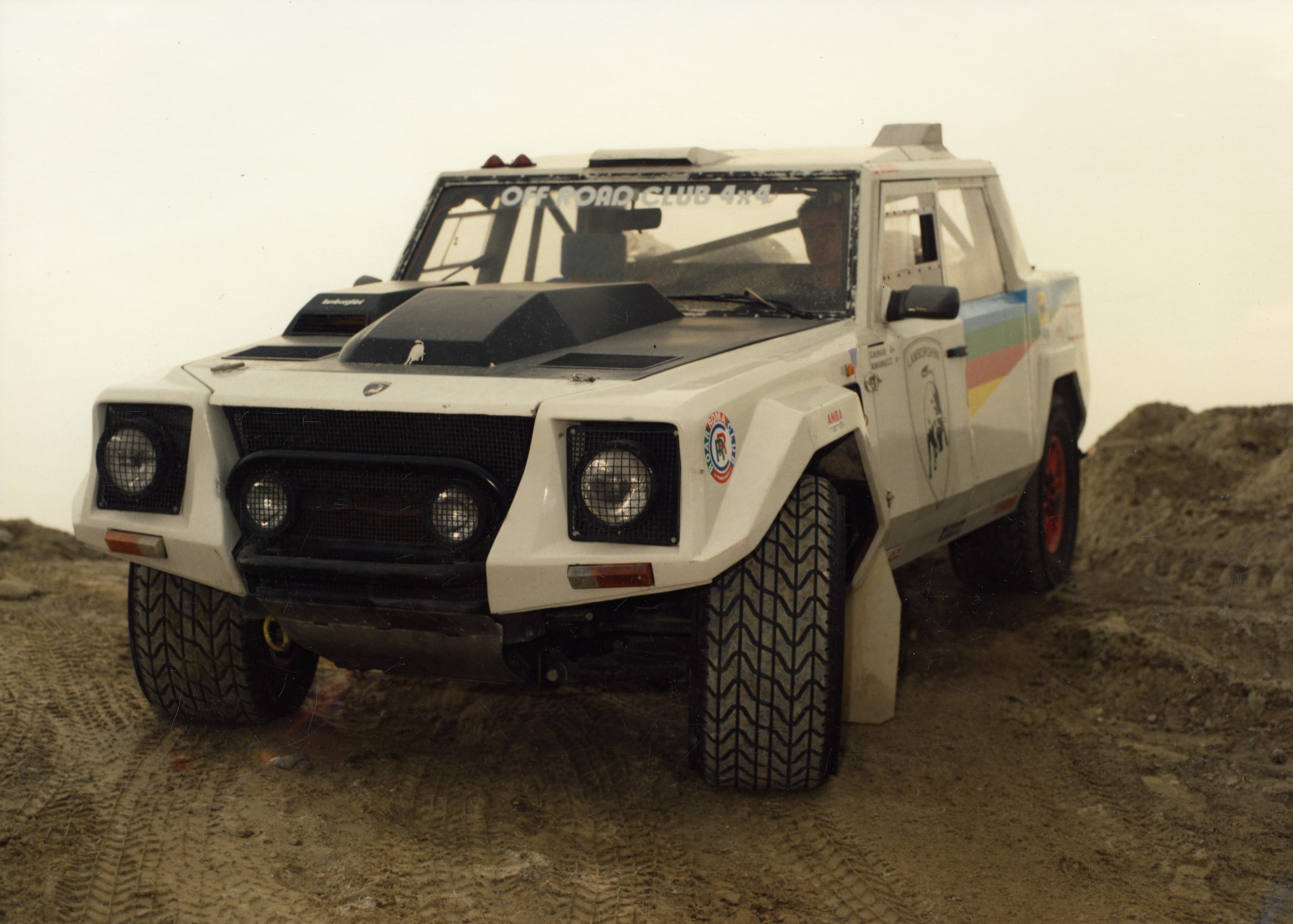 Lamborghini LM002, buon compleanno Rambo Lambo: il primo super Suv compie 40 anni