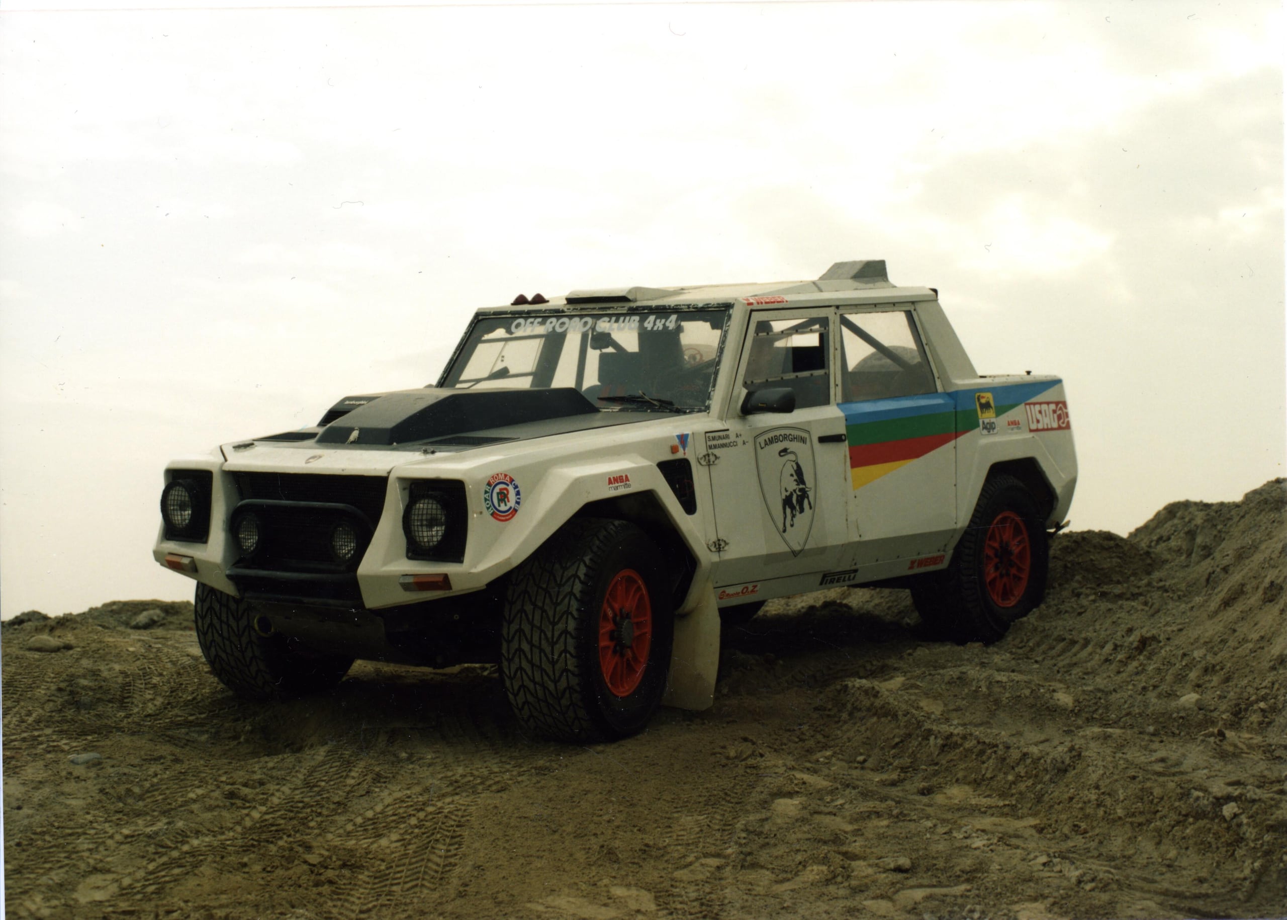 Lamborghini LM002, buon compleanno Rambo Lambo: il primo super Suv compie 40 anni