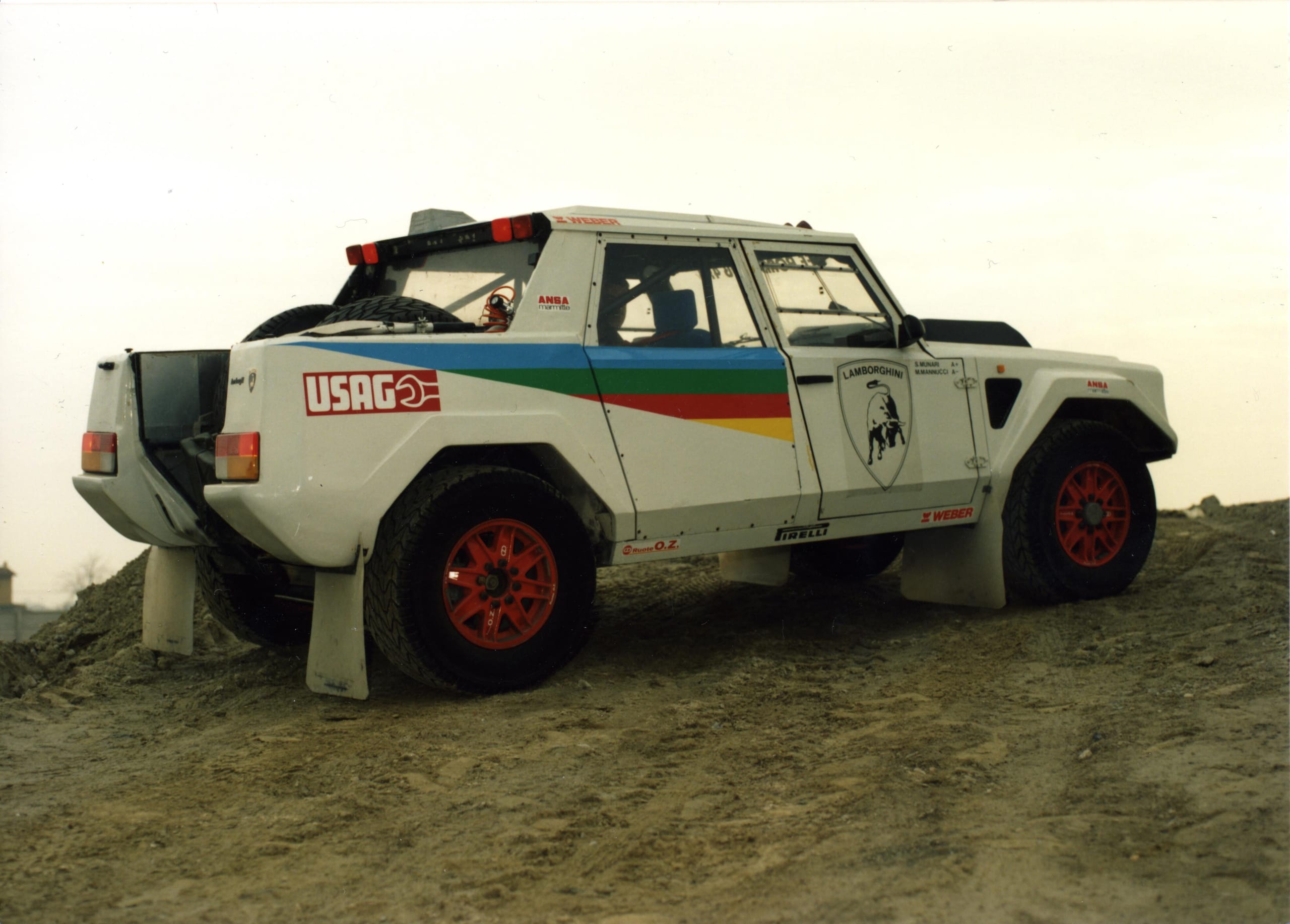 Lamborghini LM002, buon compleanno Rambo Lambo: il primo super Suv compie 40 anni