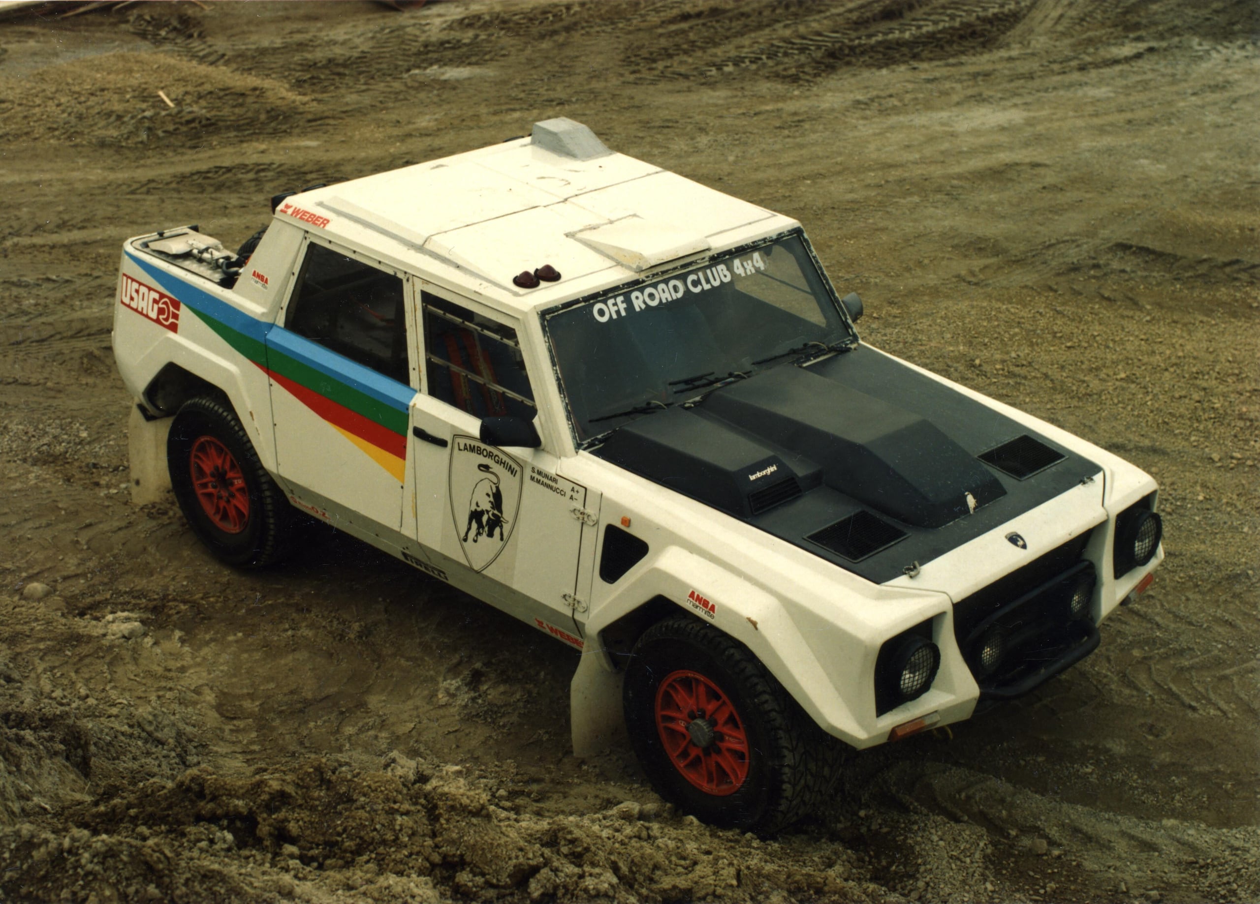 Lamborghini LM002, buon compleanno Rambo Lambo: il primo super Suv compie 40 anni