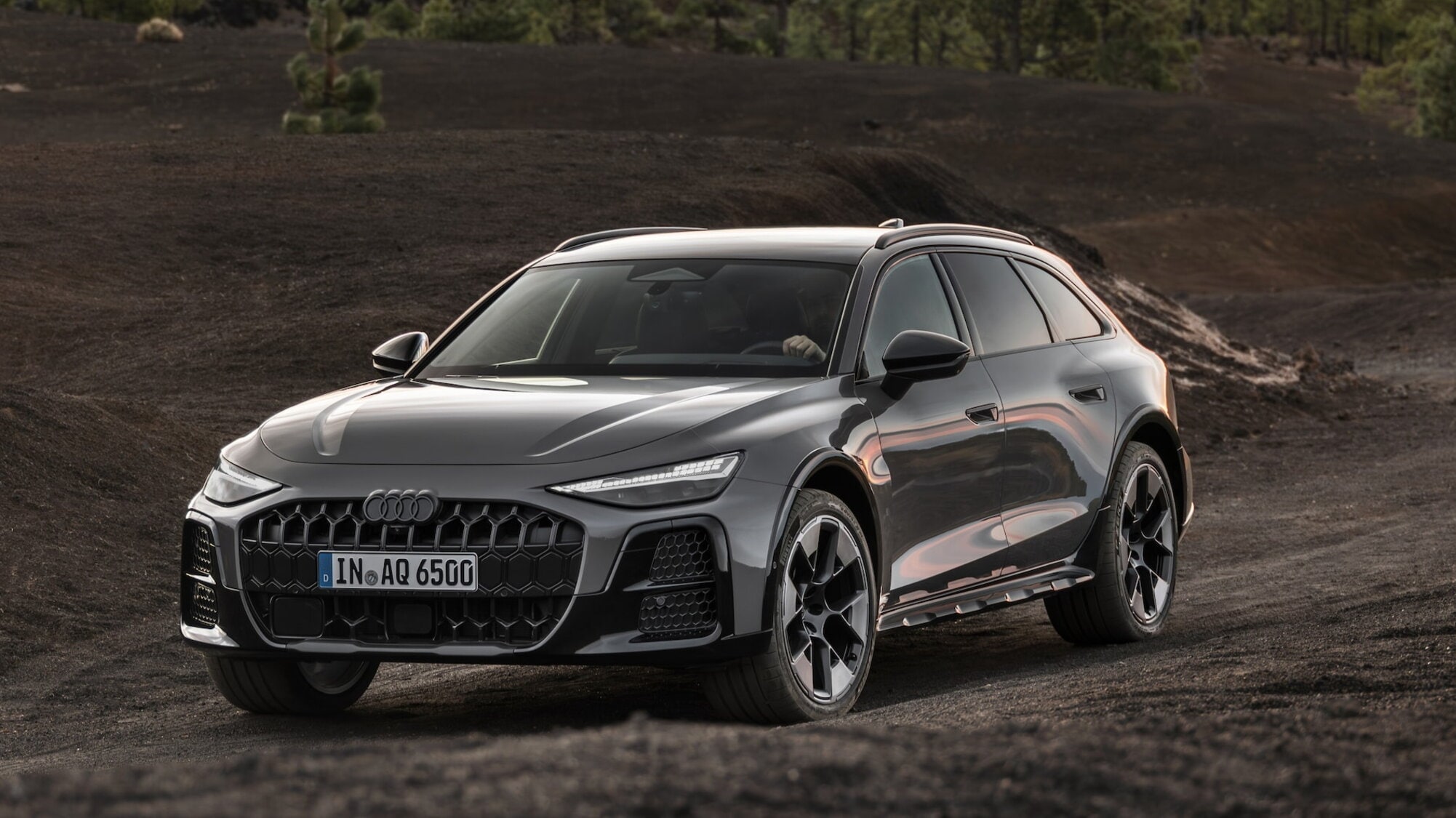 Nuova Audi A6 allroad: arriva l’ibrida plug-in da 367 CV, più spazio e capacità off-road