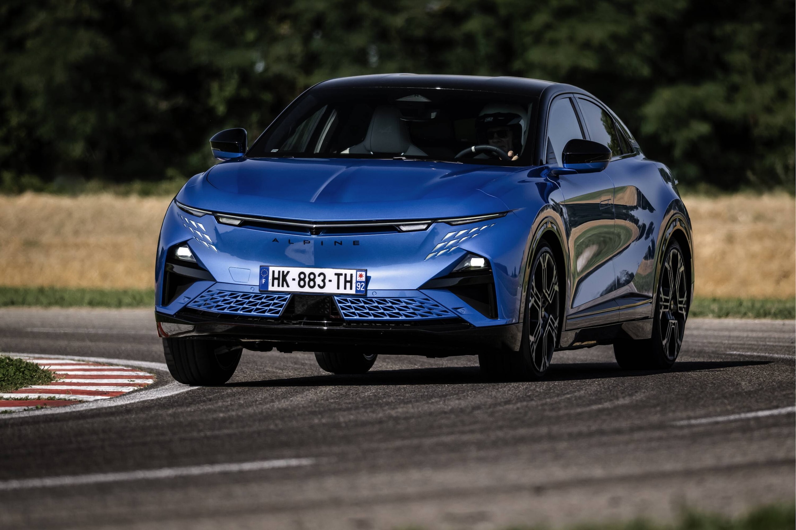 Alpine A390 GTS, guida sportivissima ma grande eleganza
