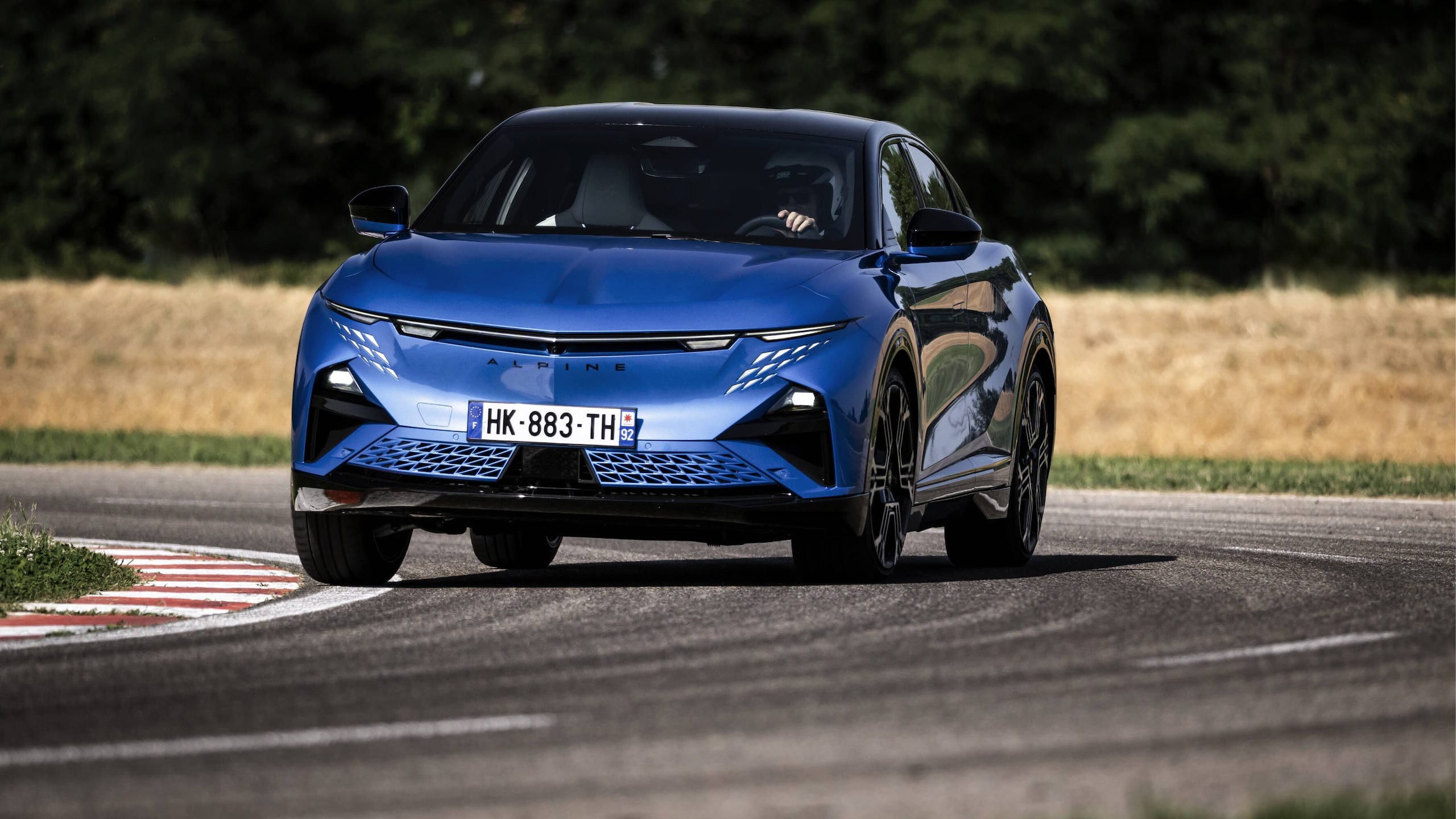 Alpine A390 GTS, guida sportivissima ma grande eleganza