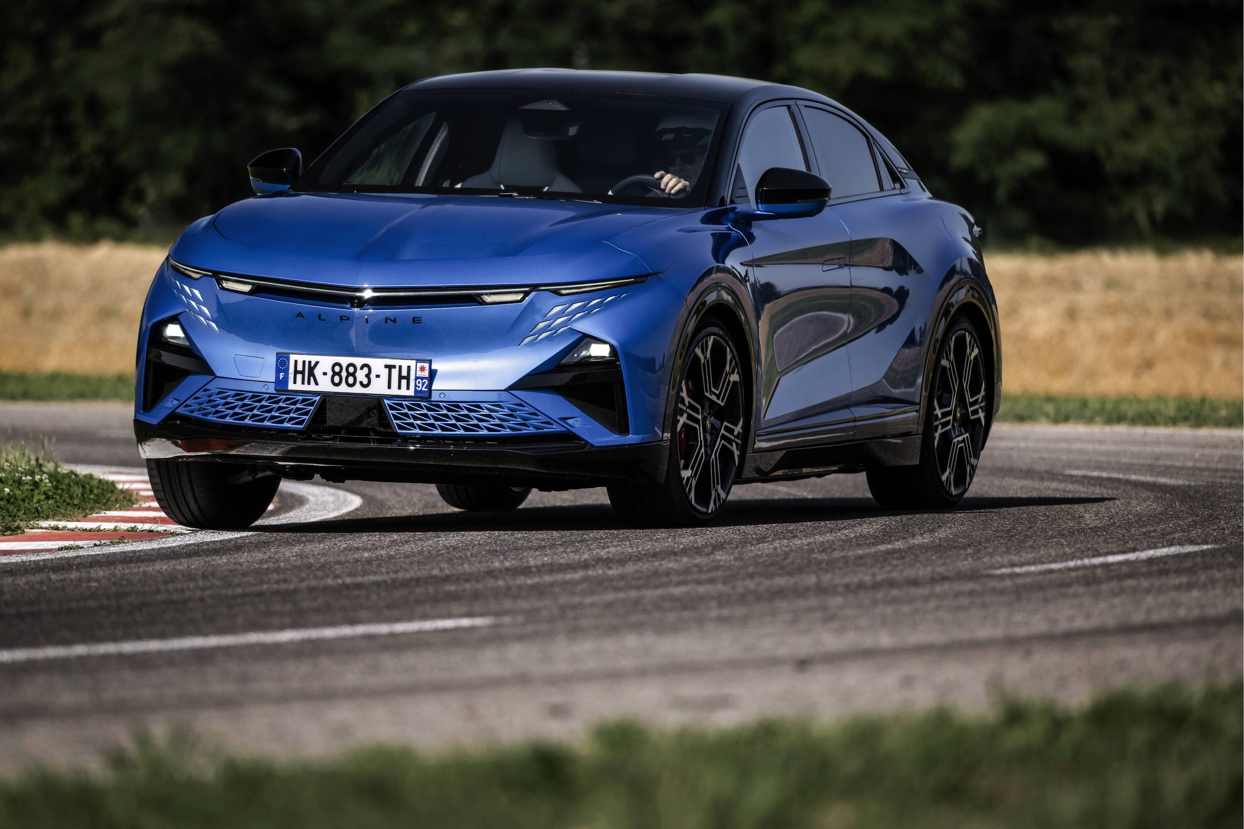 Alpine A390 GTS, guida sportivissima ma grande eleganza