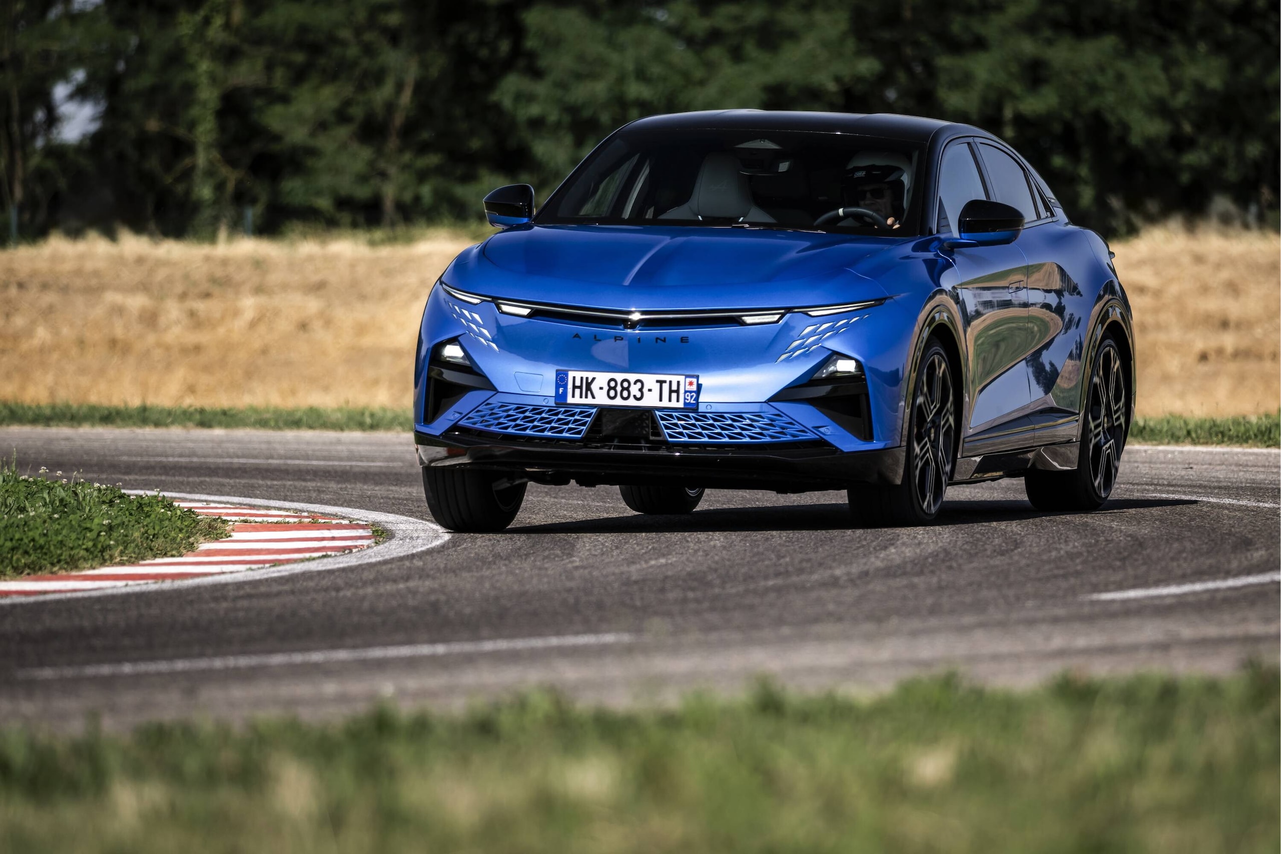 Alpine A390 GTS, guida sportivissima ma grande eleganza