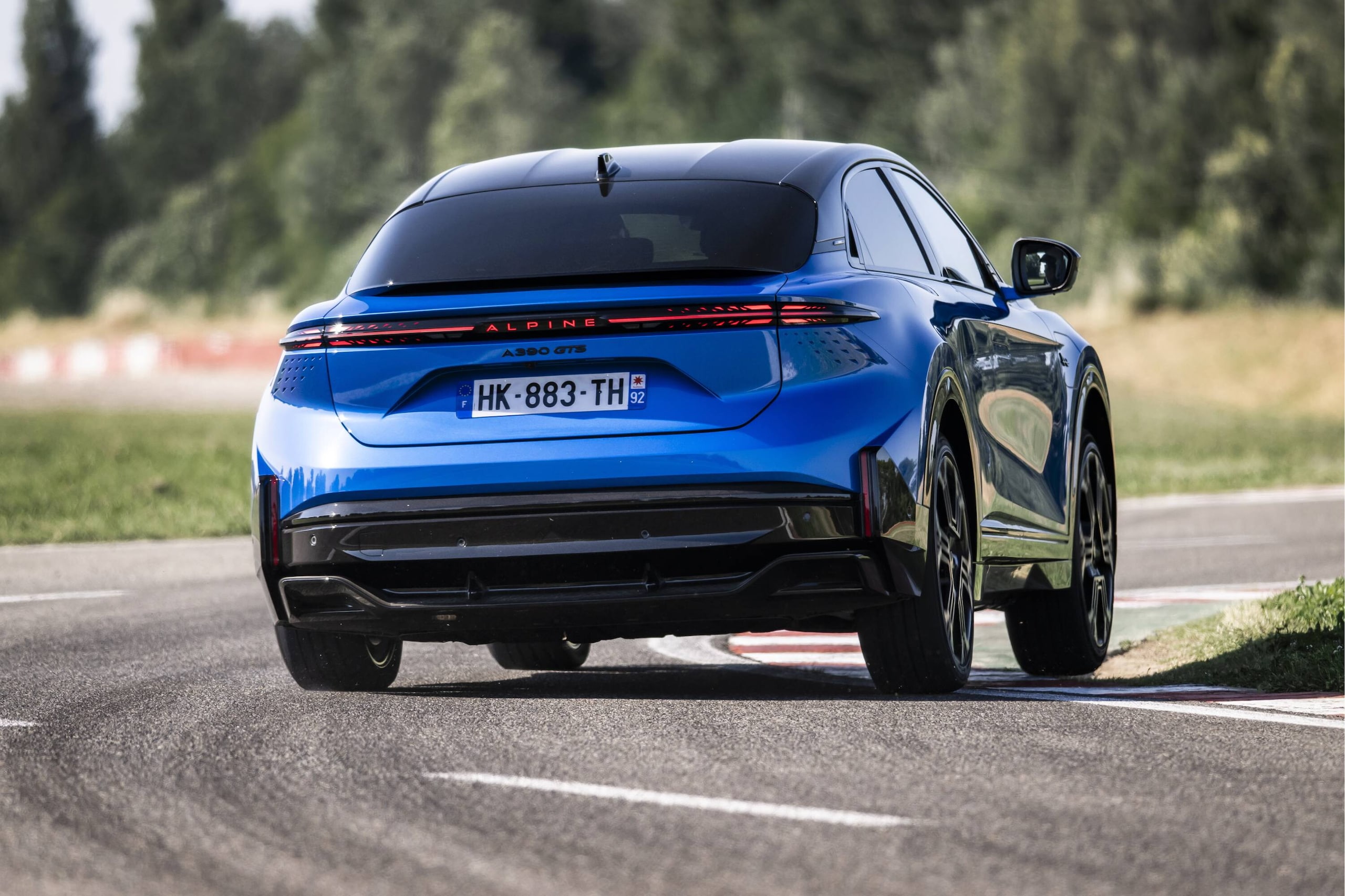 Alpine A390 GTS, guida sportivissima ma grande eleganza