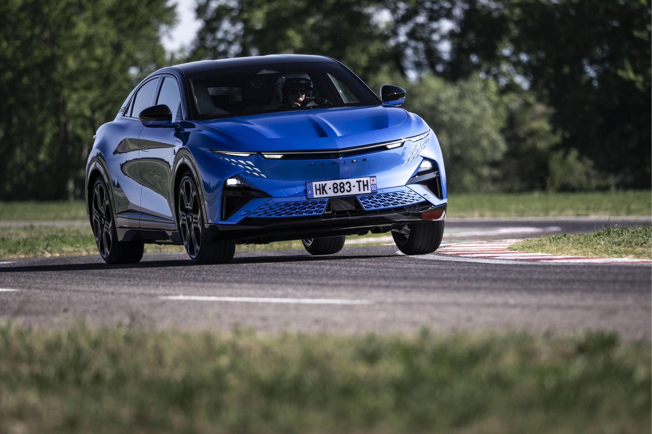 Alpine A390 GTS, guida sportivissima ma grande eleganza