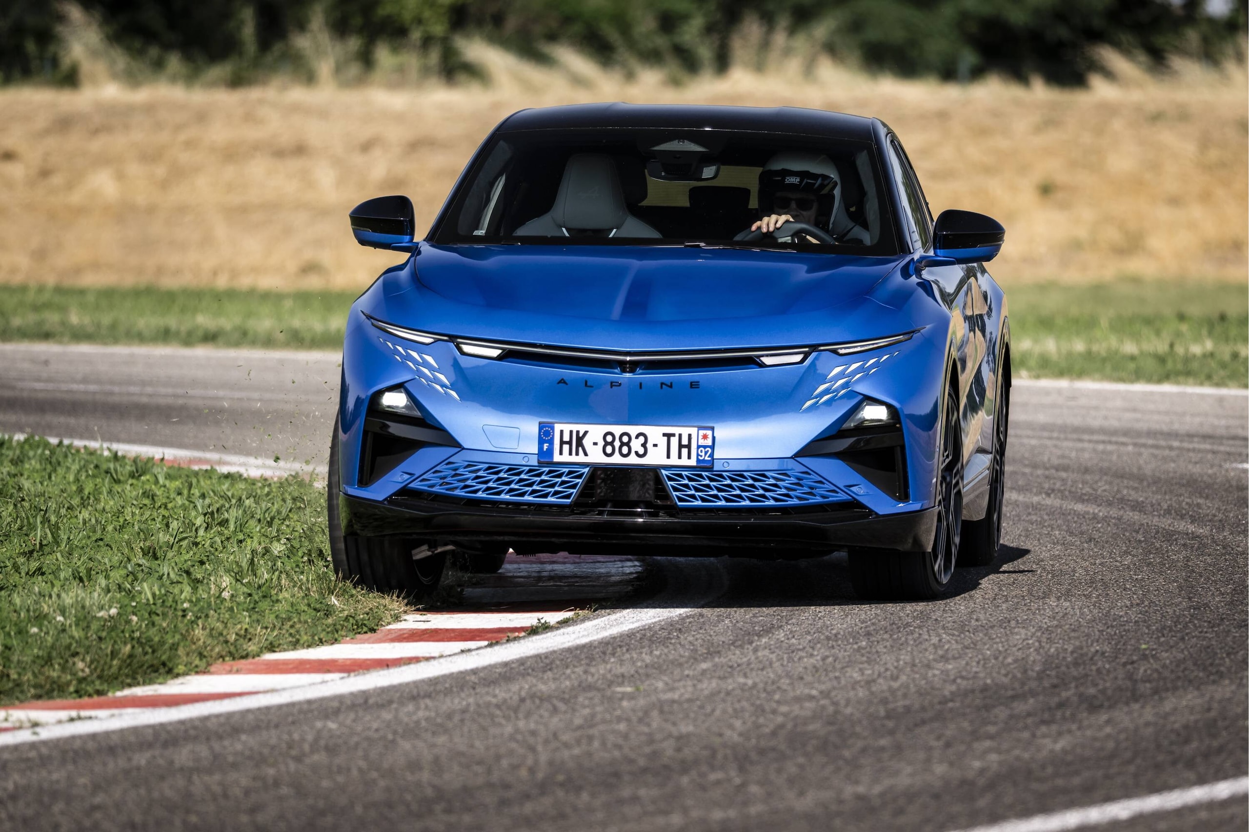Alpine A390 GTS, guida sportivissima ma grande eleganza