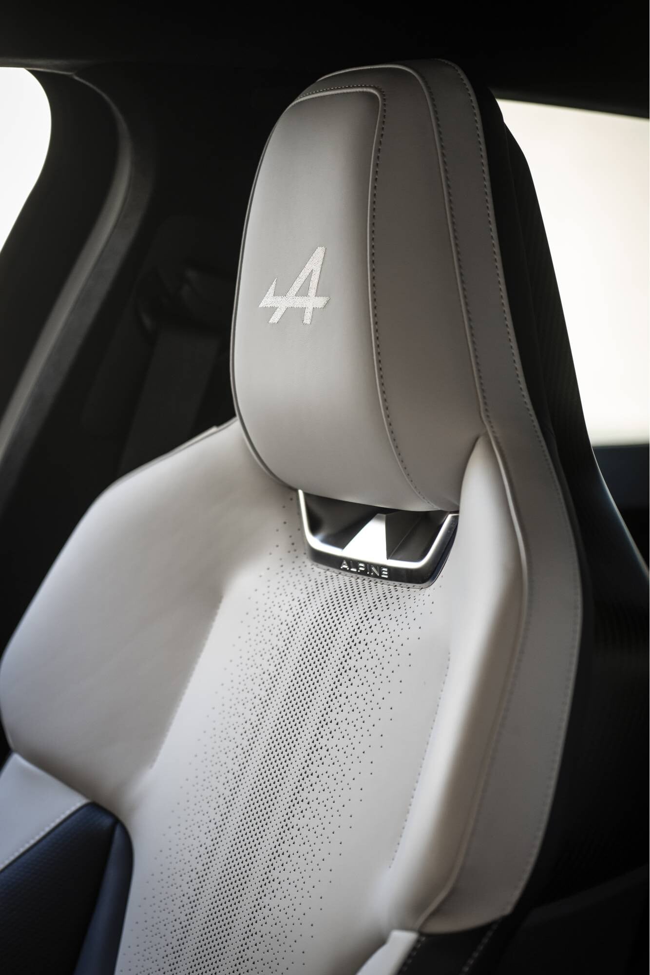 Alpine A390 GTS, guida sportivissima ma grande eleganza
