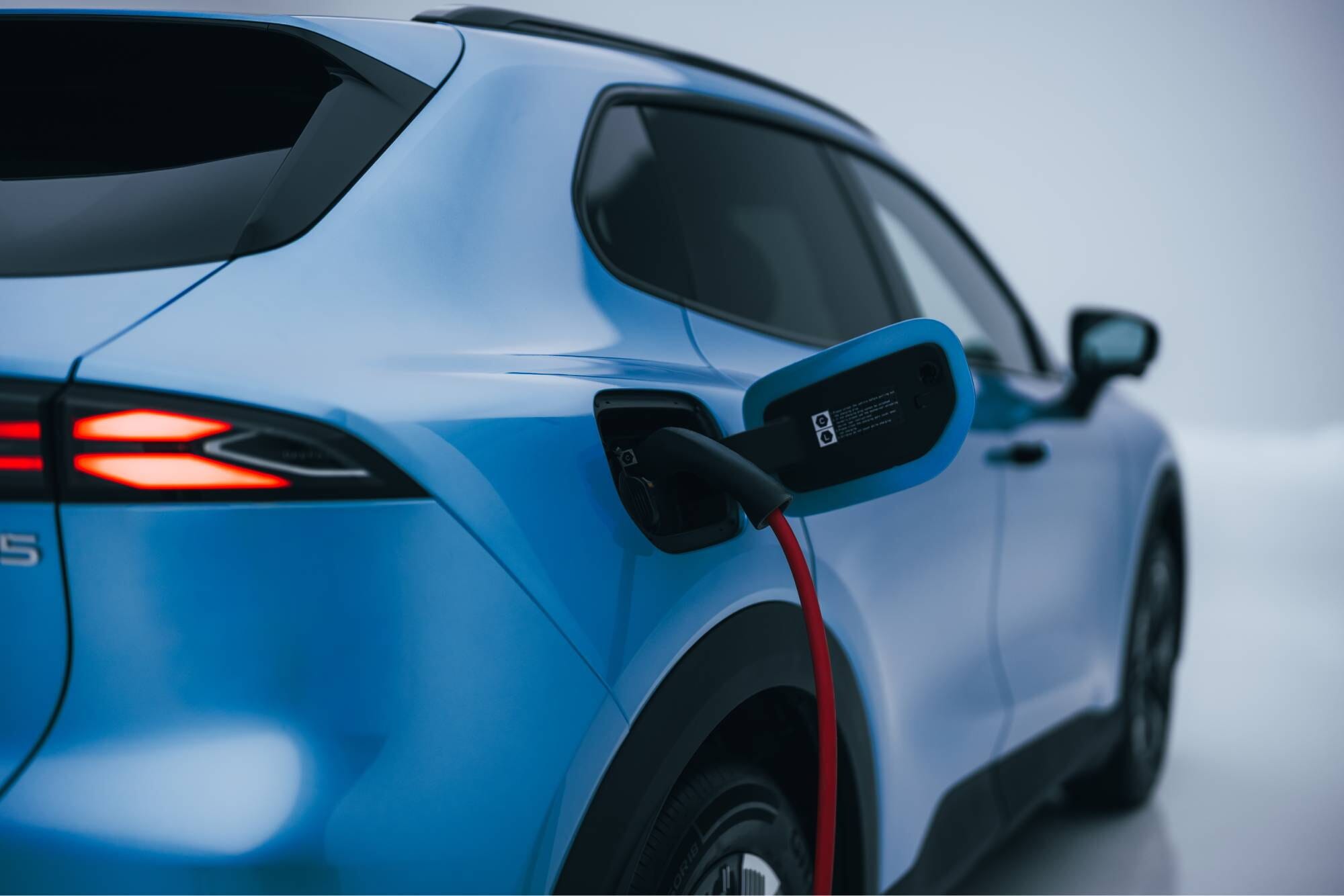 Changan Deepal S05, ora anche ibrida plug-in