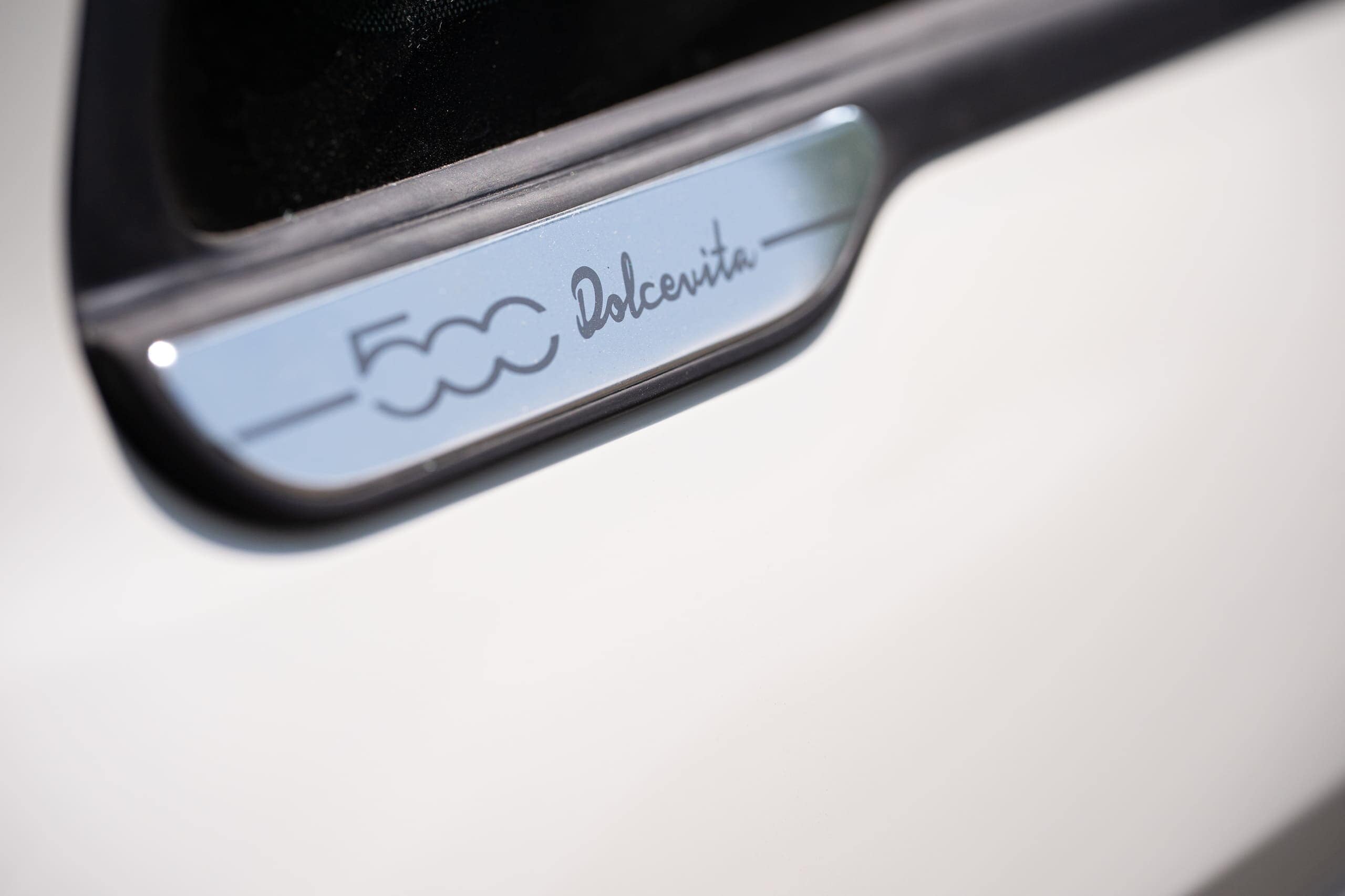 Fiat 500 Hybrid Cabrio Dolcevita, bellezza senza tempo