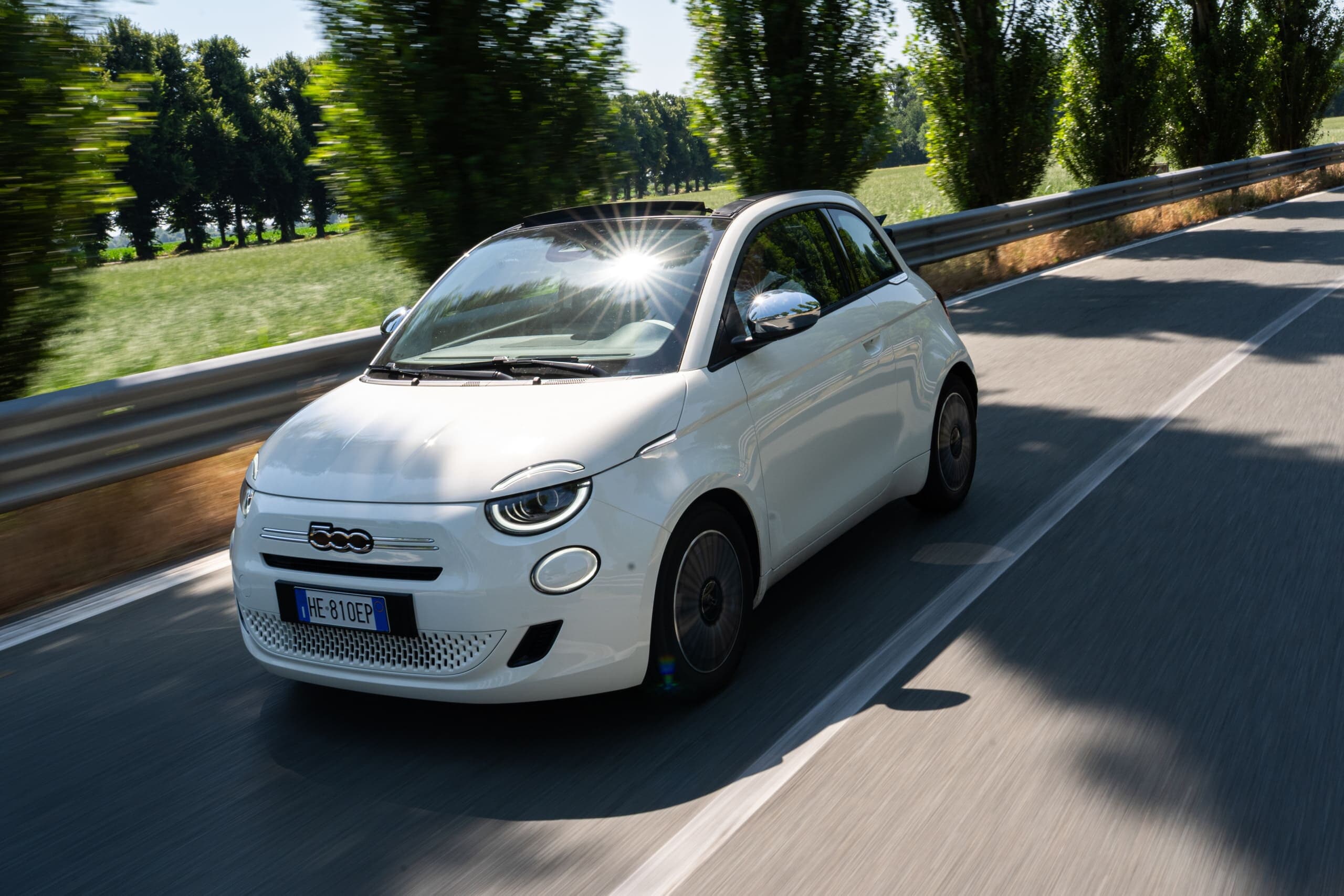 Fiat 500 Hybrid Cabrio Dolcevita, bellezza senza tempo