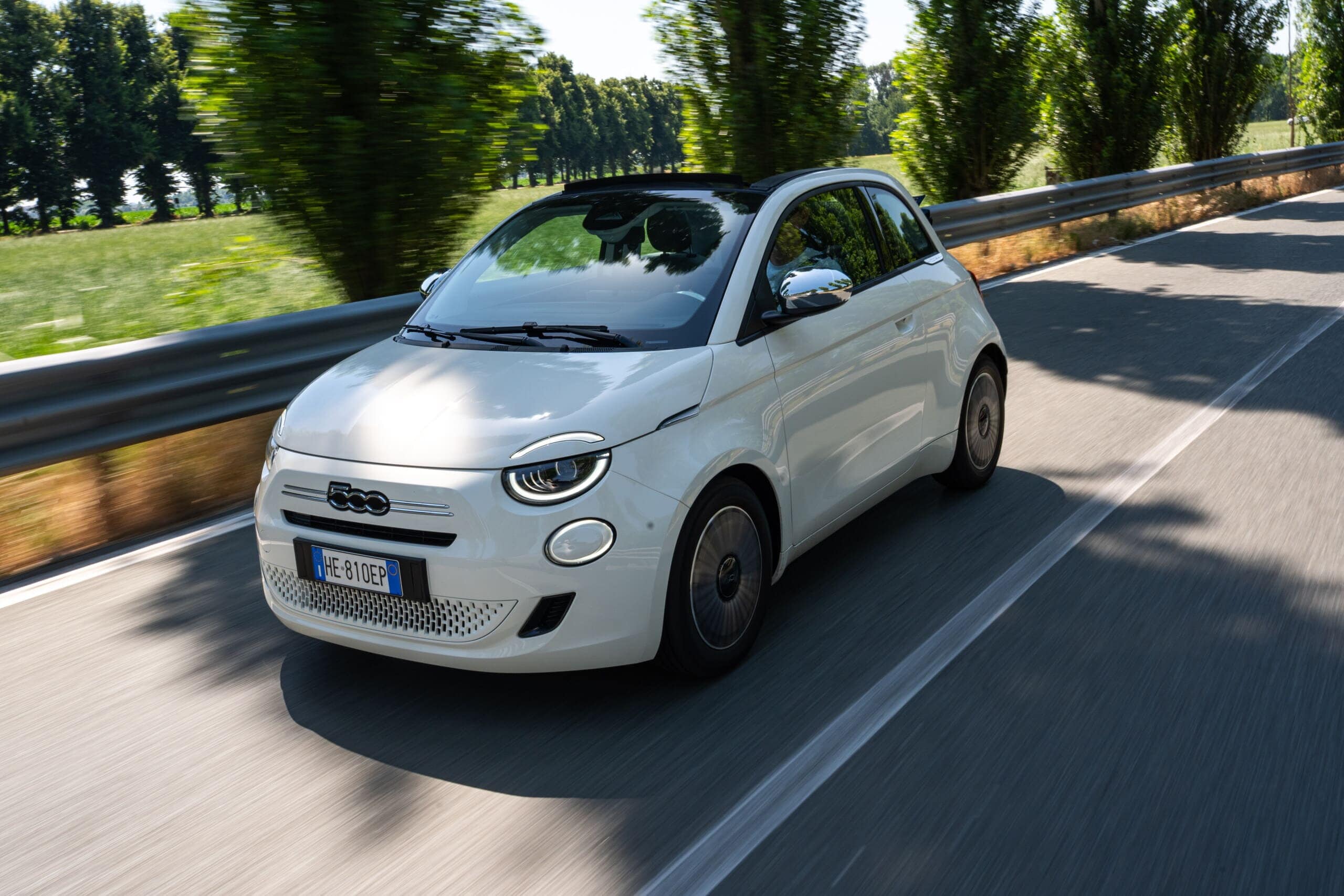 Fiat 500 Hybrid Cabrio Dolcevita, bellezza senza tempo