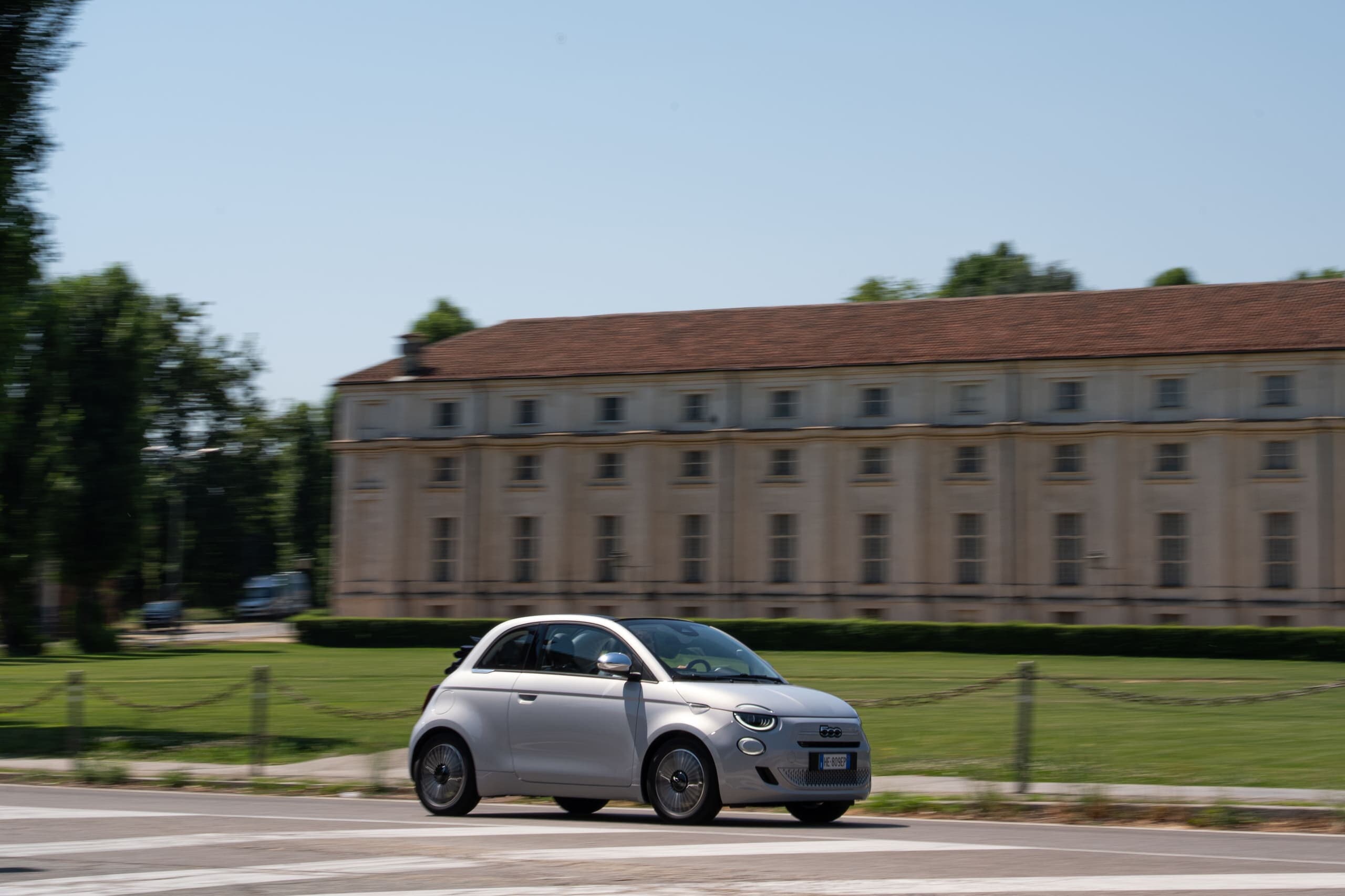 Fiat 500 Hybrid Cabrio Dolcevita, bellezza senza tempo
