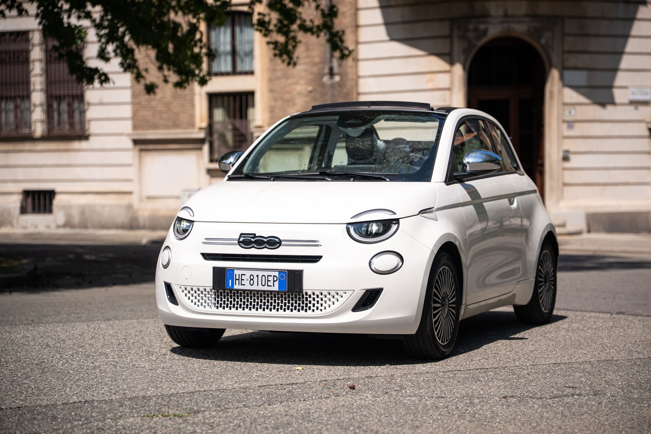 Fiat 500 Hybrid Cabrio Dolcevita, bellezza senza tempo