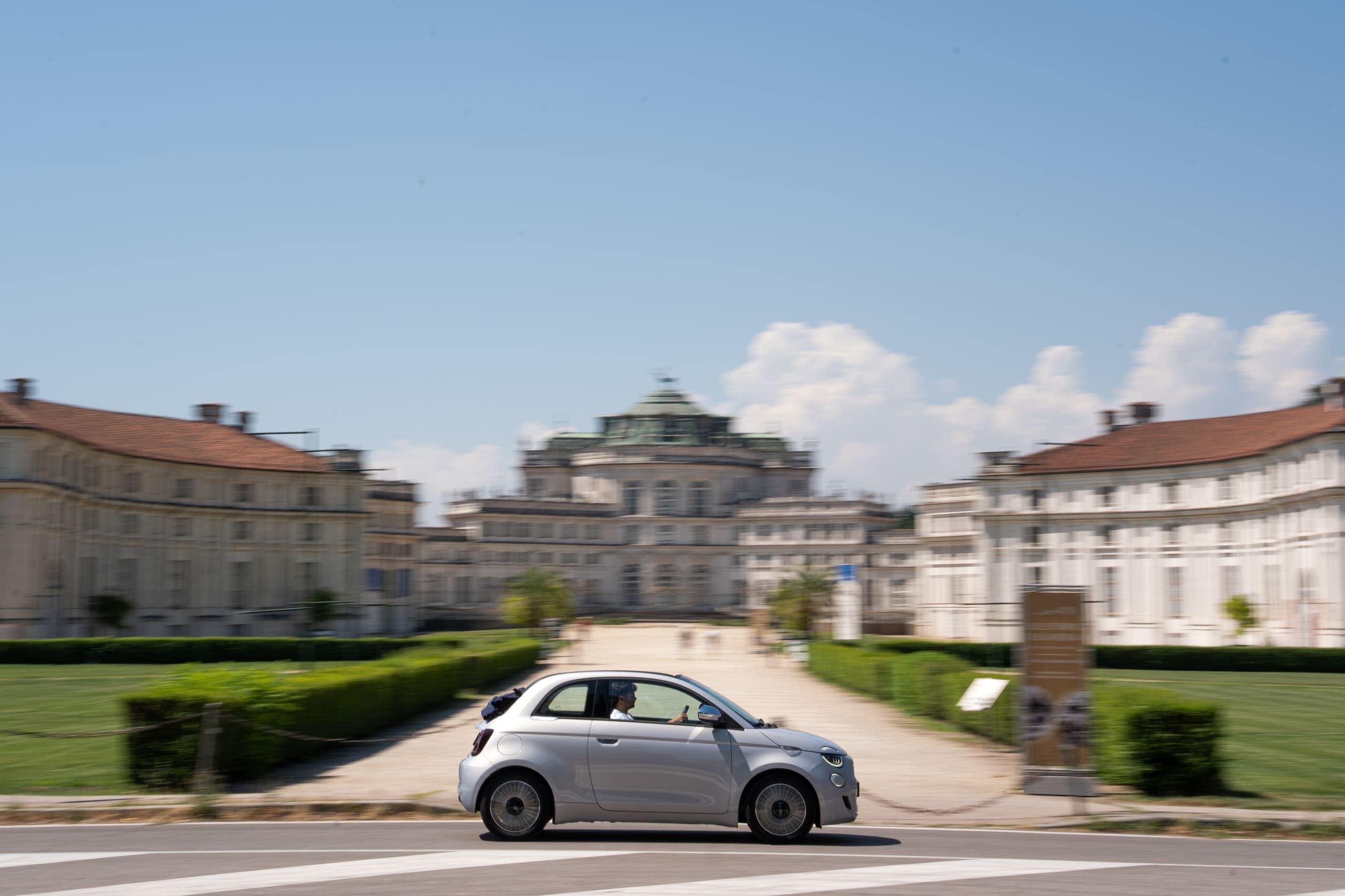 Fiat 500 Hybrid Cabrio Dolcevita, bellezza senza tempo