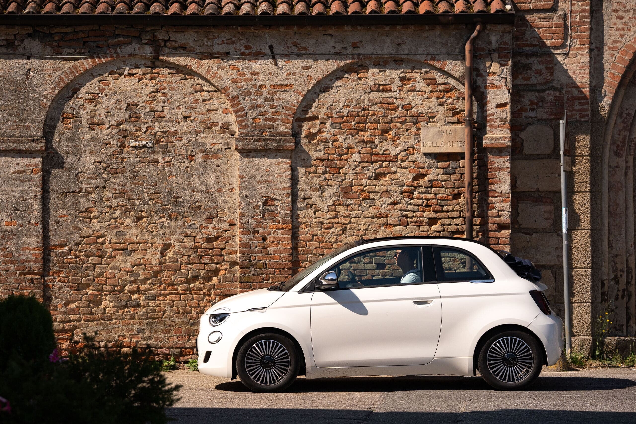 Fiat 500 Hybrid Cabrio Dolcevita, bellezza senza tempo