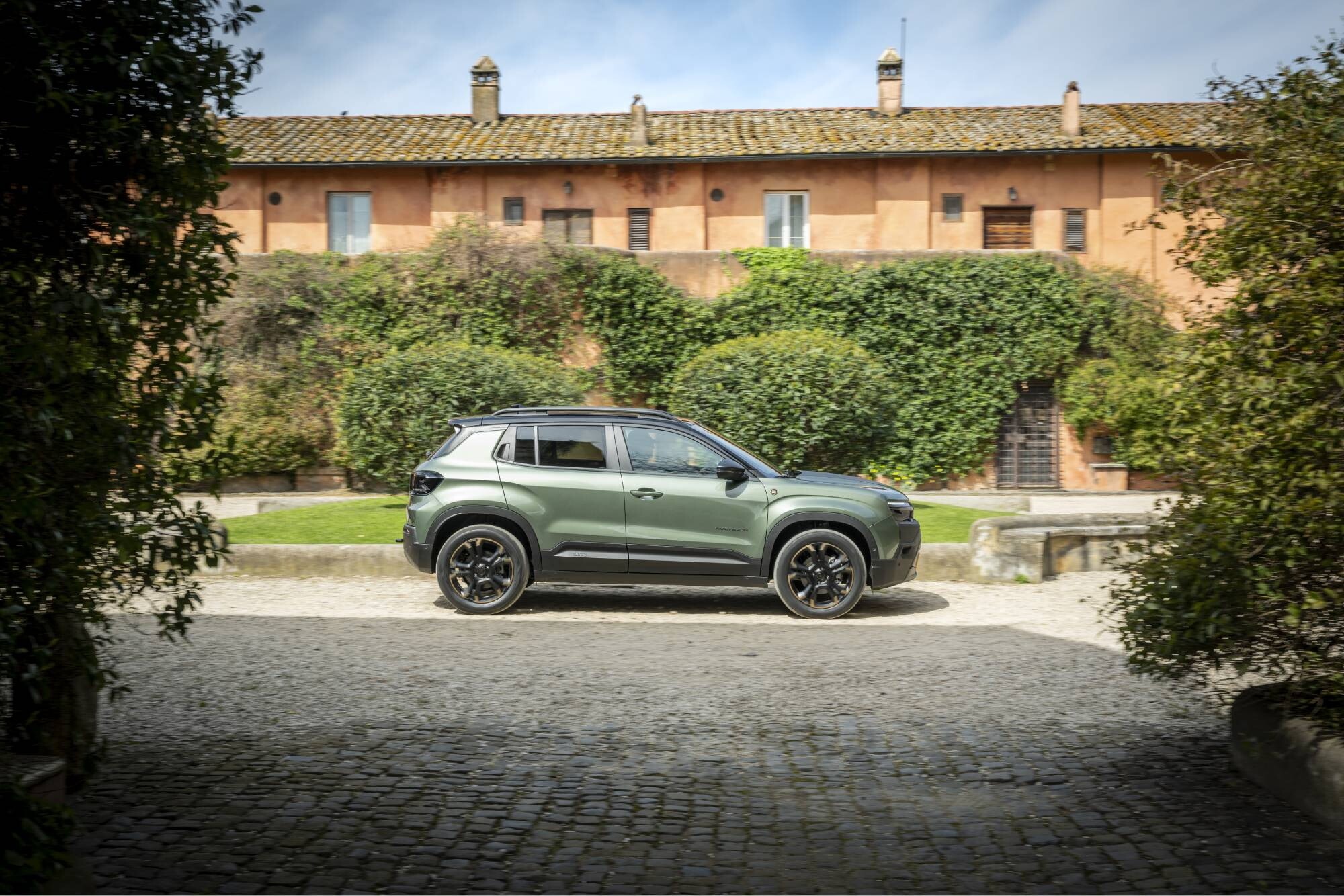 Jeep Avenger 85th Anniversary, un compleanno all'avventura