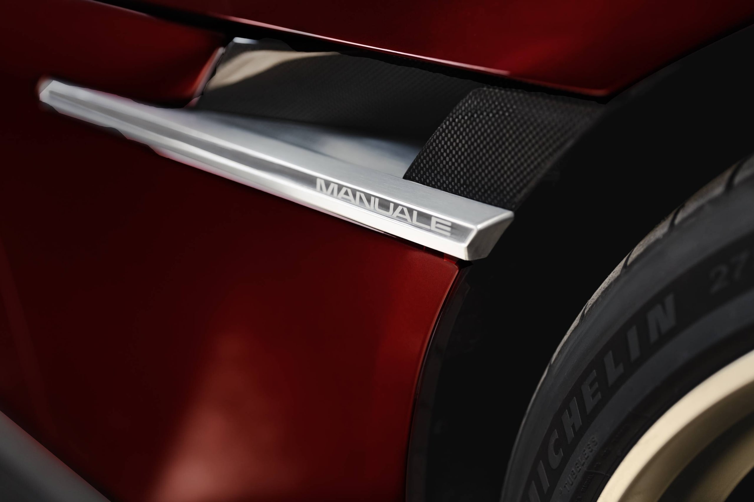 Ferrari 12Cilindri Manuale, pura essenza di guida del Cavallino