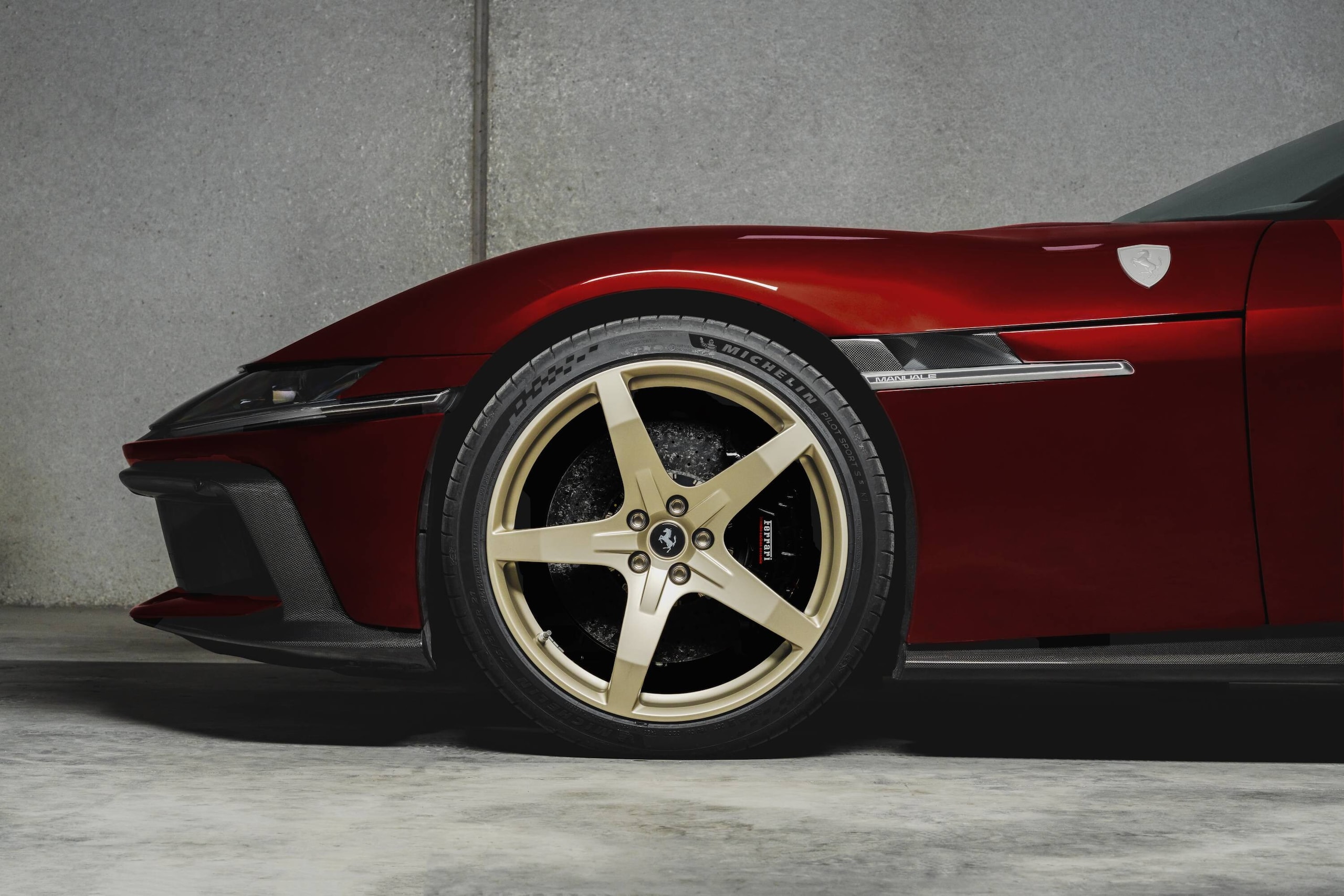 Ferrari 12Cilindri Manuale, pura essenza di guida del Cavallino