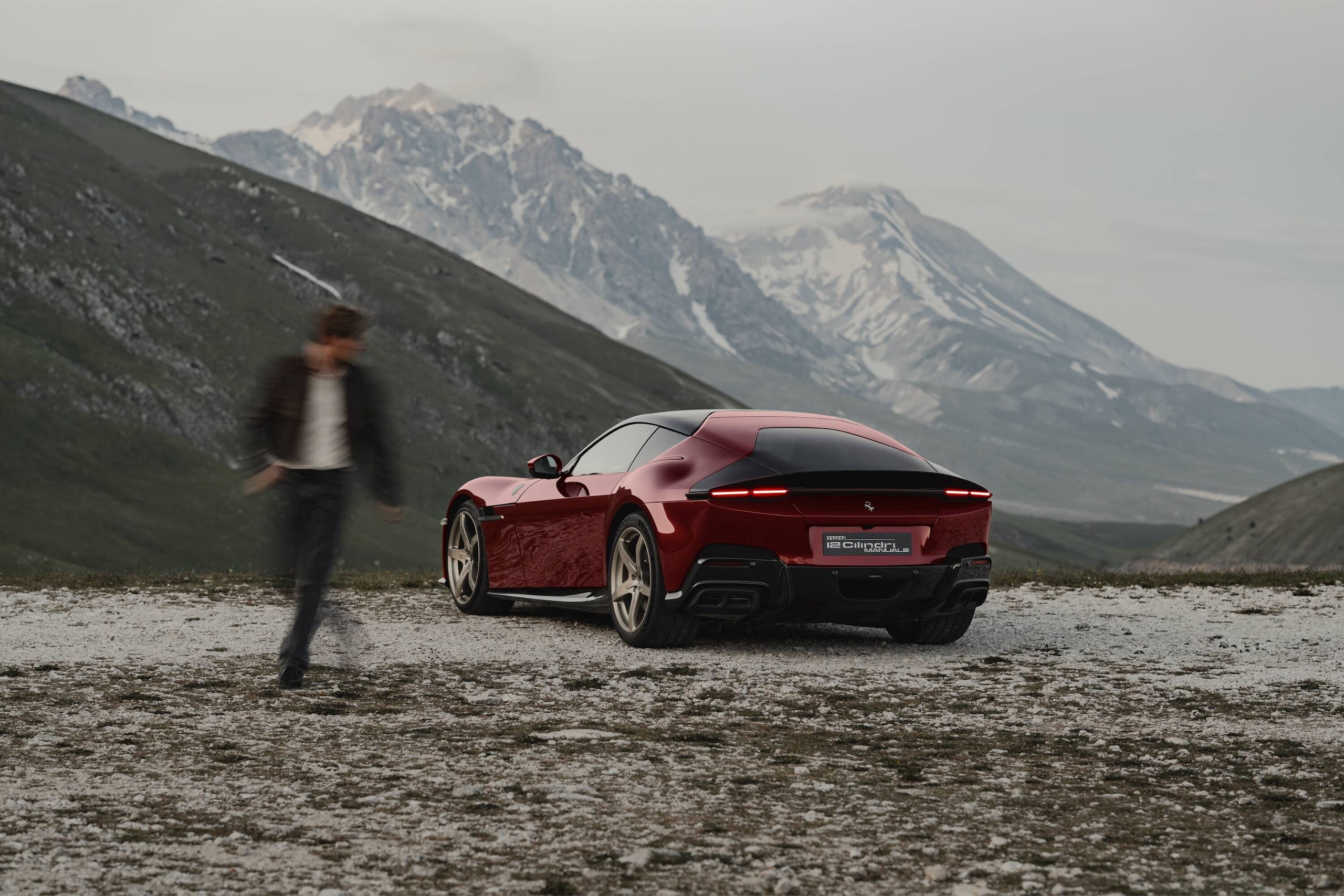Ferrari 12Cilindri Manuale, pura essenza di guida del Cavallino