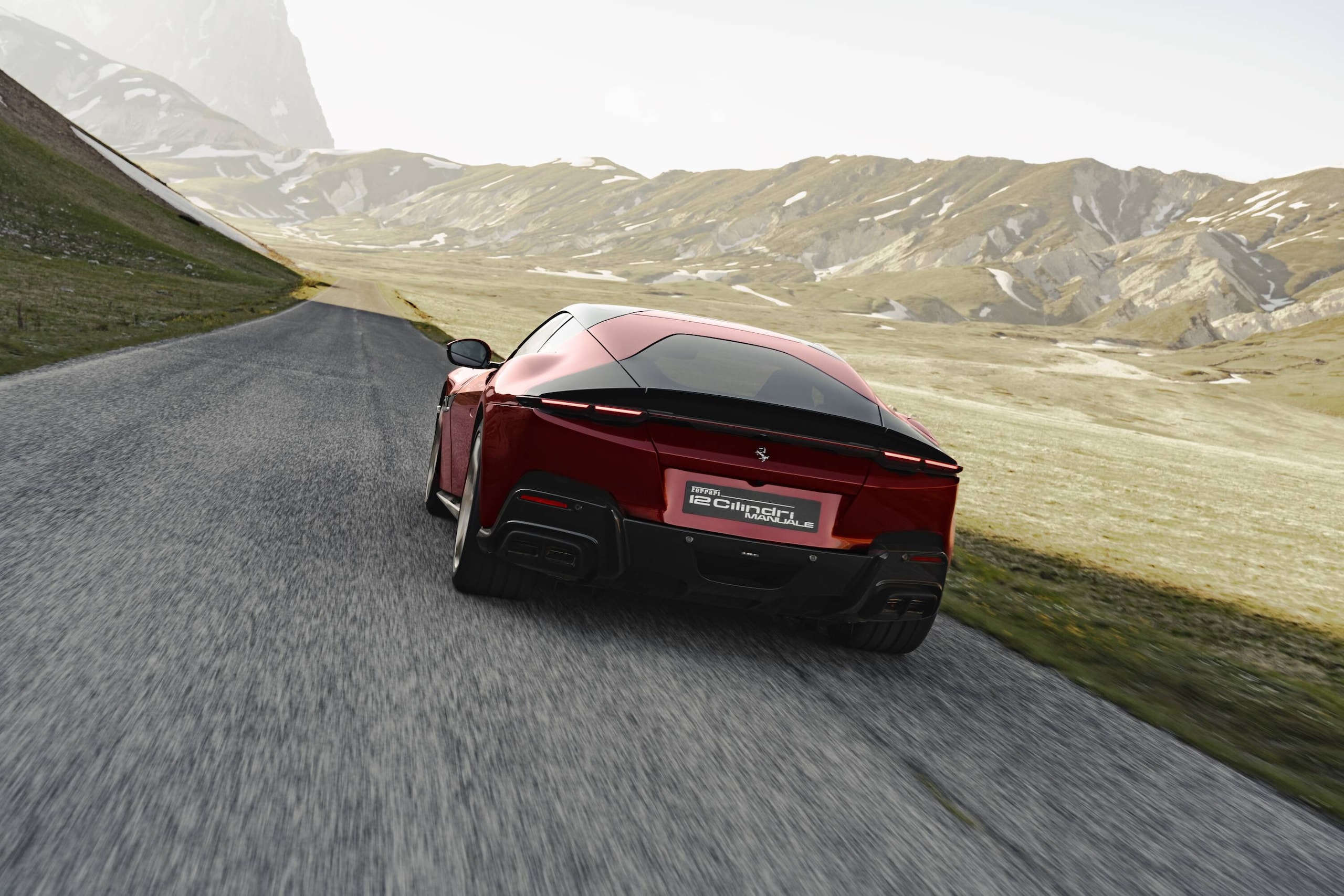 Ferrari 12Cilindri Manuale, pura essenza di guida del Cavallino