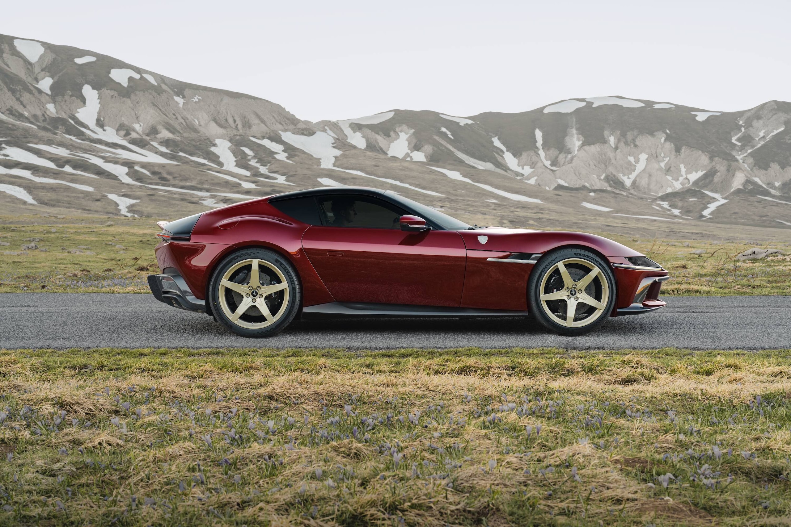 Ferrari 12Cilindri Manuale, pura essenza di guida del Cavallino