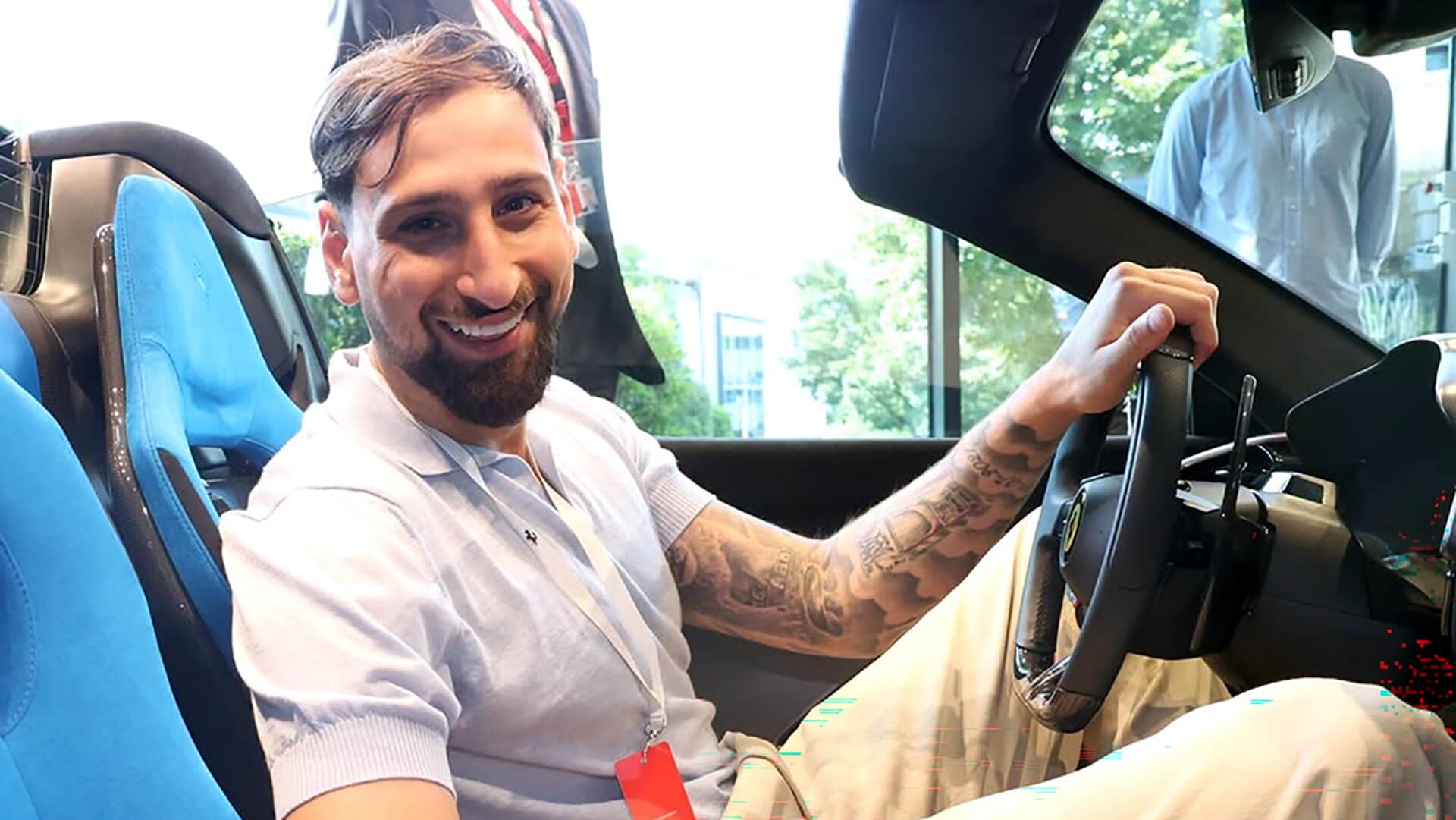 Donnarumma in visita alla sede Ferrari: le foto
