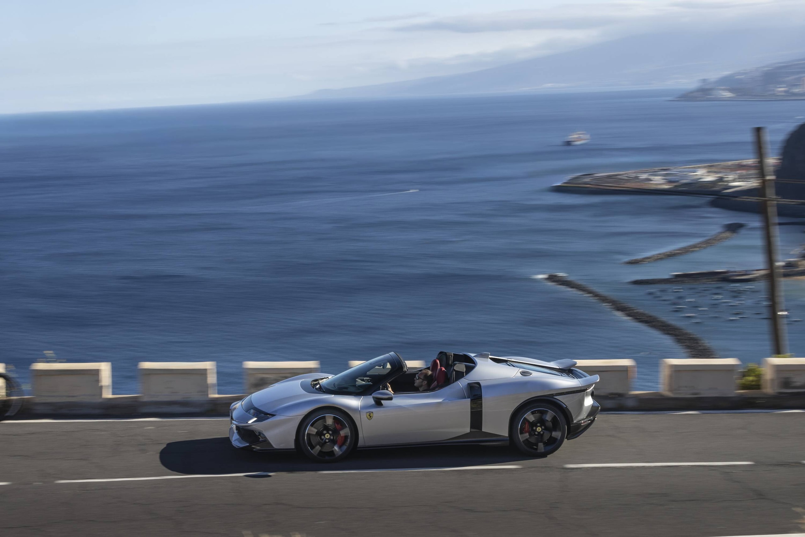 Ferrari 849 Testarossa Spider, potenza e stile mozzafiato