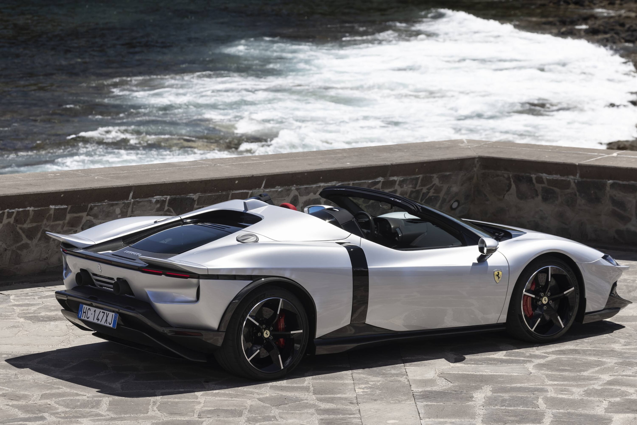 Ferrari 849 Testarossa Spider, potenza e stile mozzafiato
