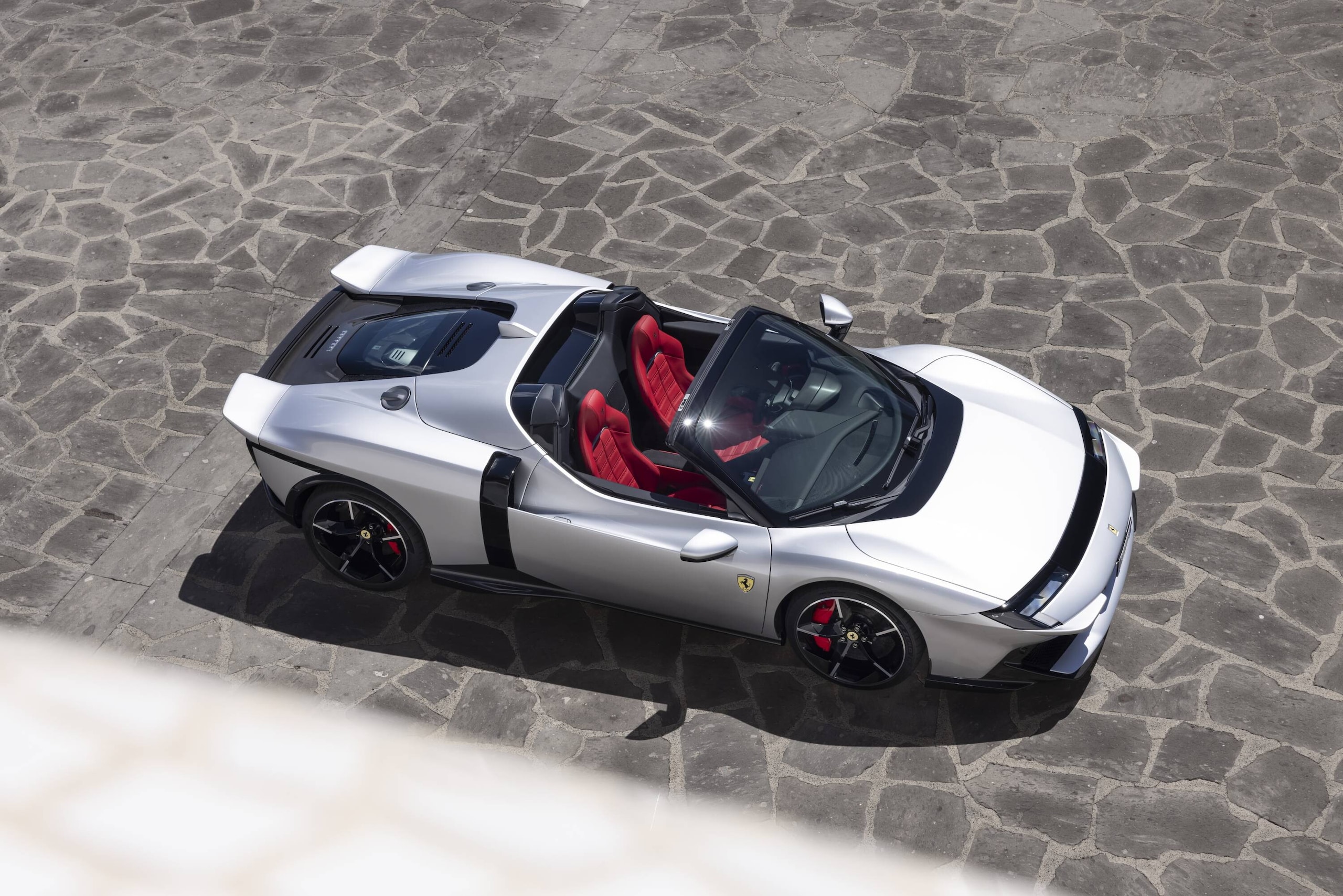 Ferrari 849 Testarossa Spider, potenza e stile mozzafiato