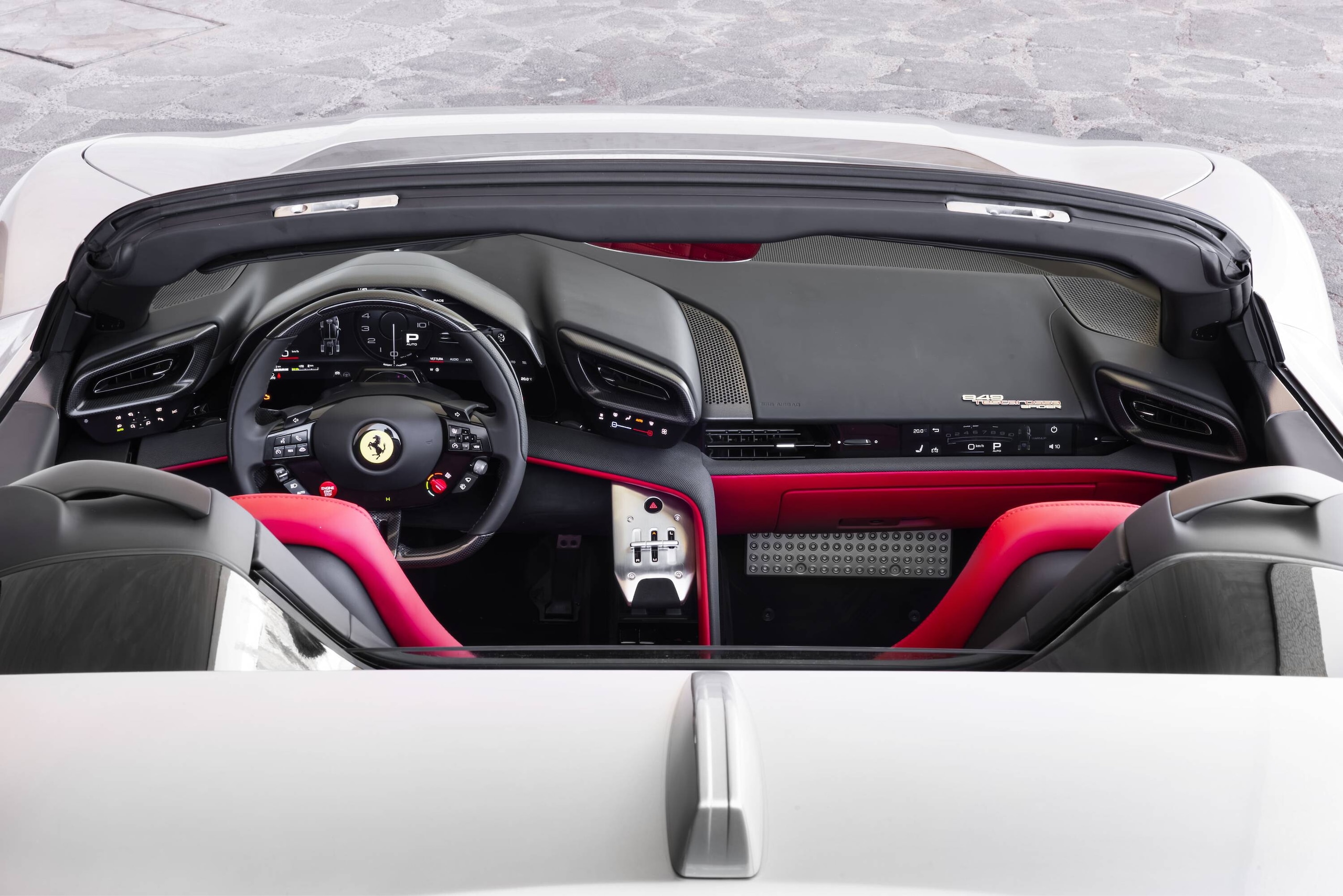 Ferrari 849 Testarossa Spider, potenza e stile mozzafiato