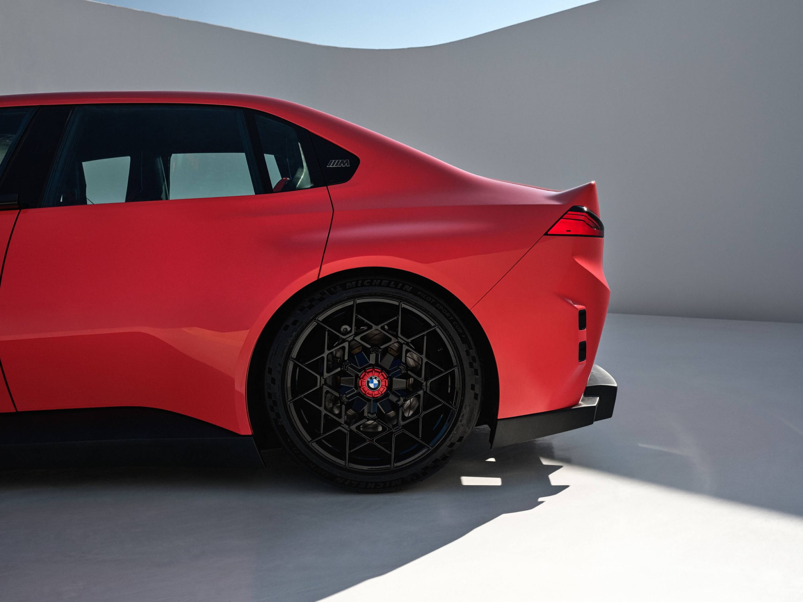 BMW M3, altre foto di come sarà: la Concept Neue Klasse è mozzafiato