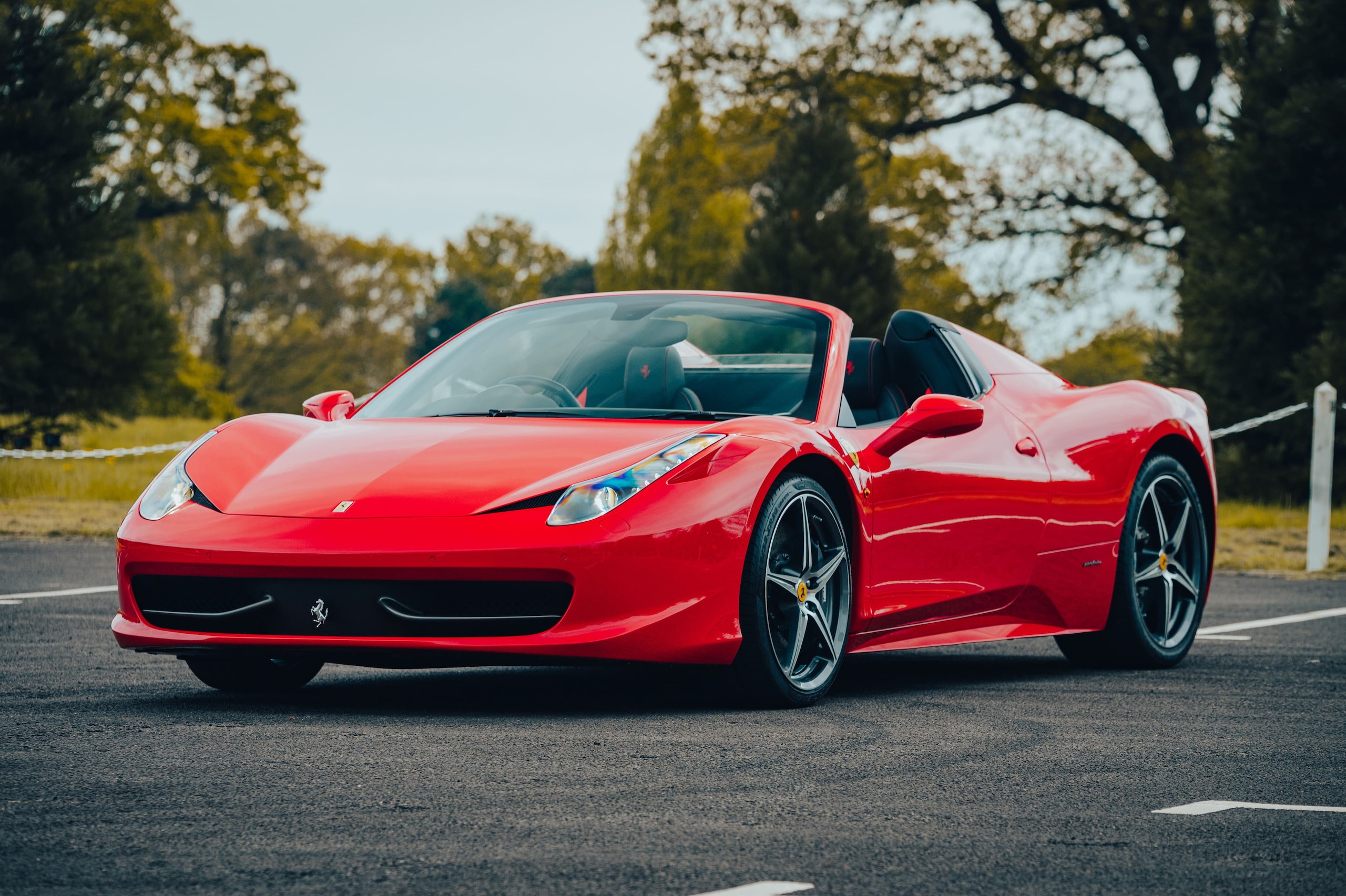 Neymar, che garage: tra Ferrari, Porsche e Lamborghini c'è la Batmobile!