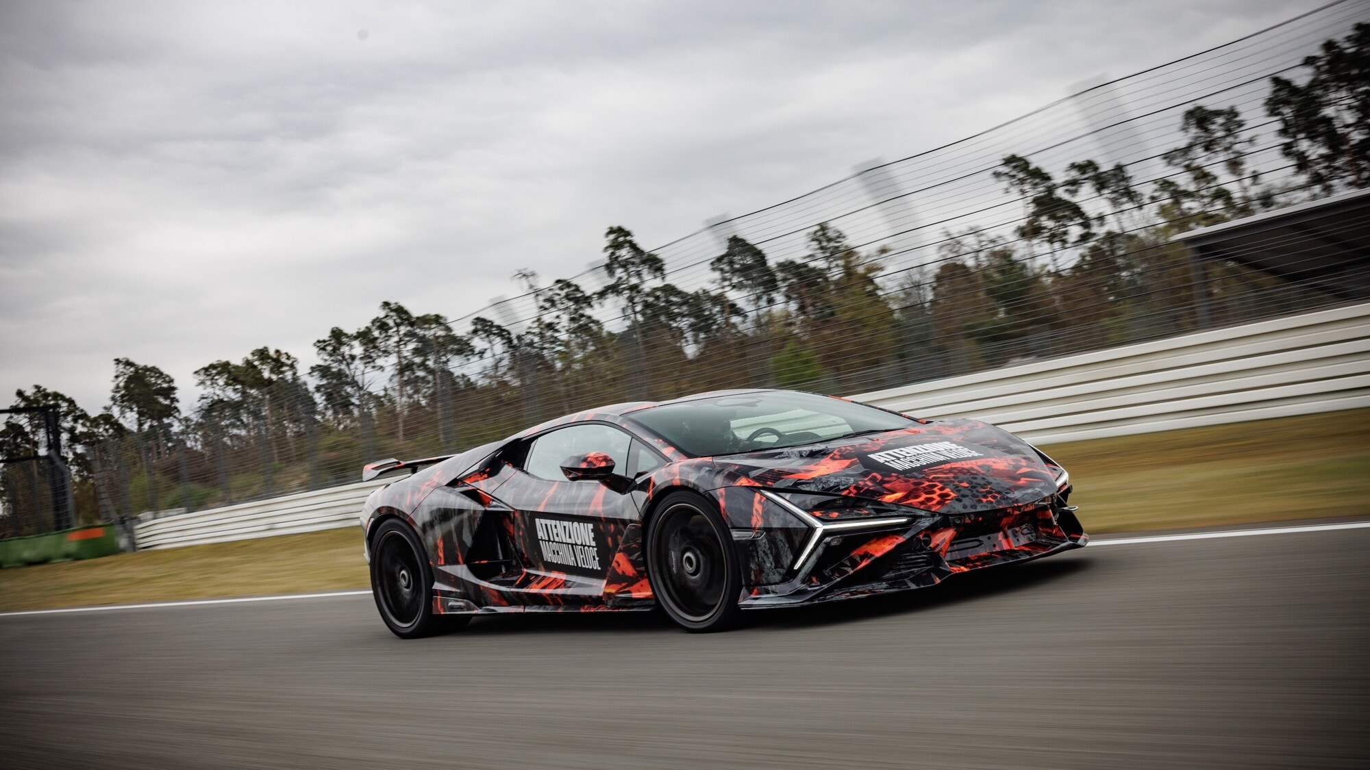Lamborghini Revuelto SV, debutto a Monterey dopo il record