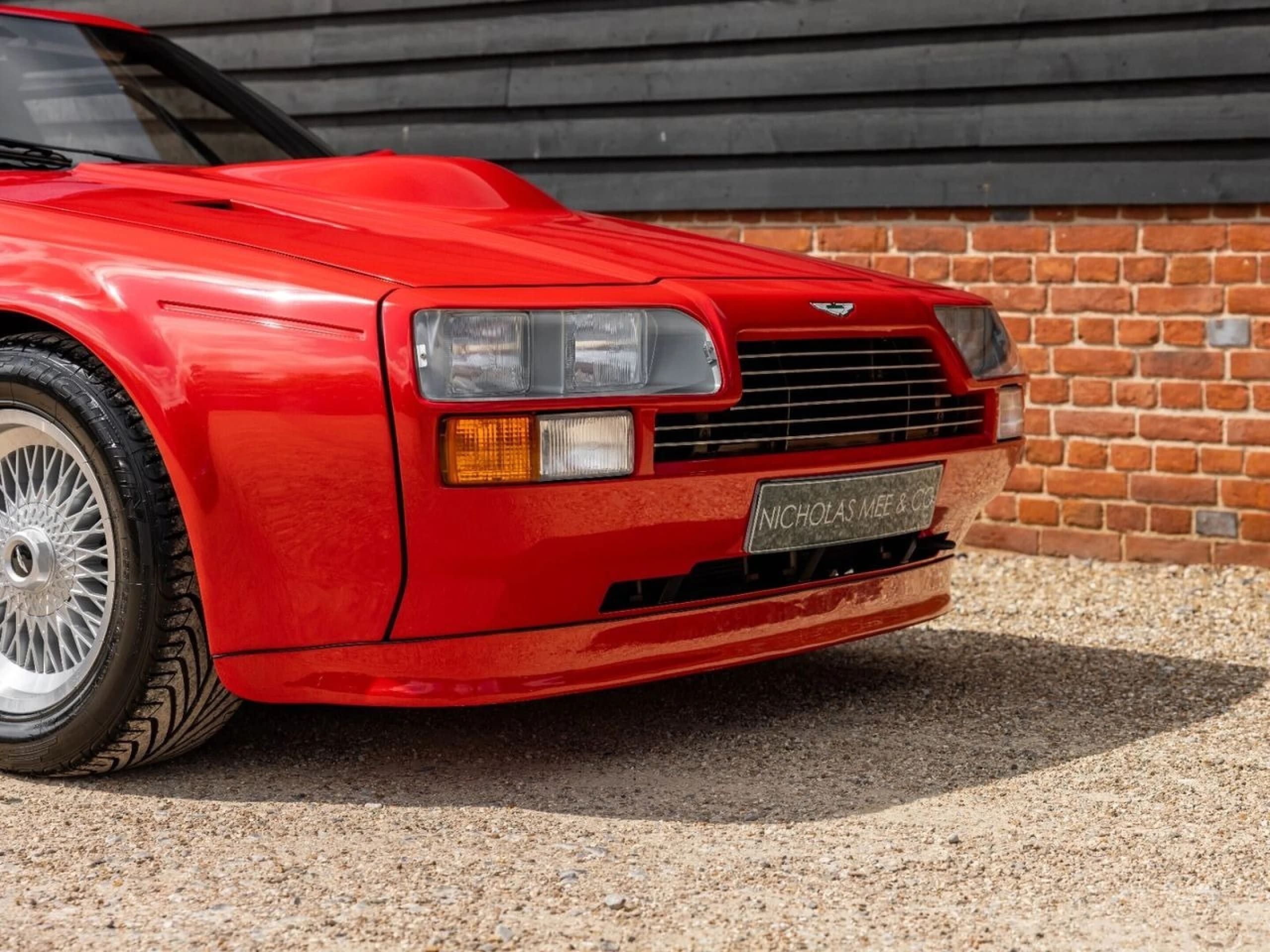 Aston Martin V8 Vantage Zagato, 36 anni e appena 965 km: le foto