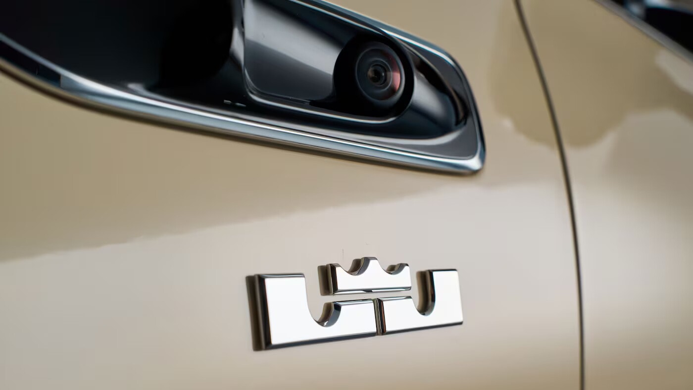 Mercedes-Maybach S 680, l'auto unica di LeBron James in 9 foto
