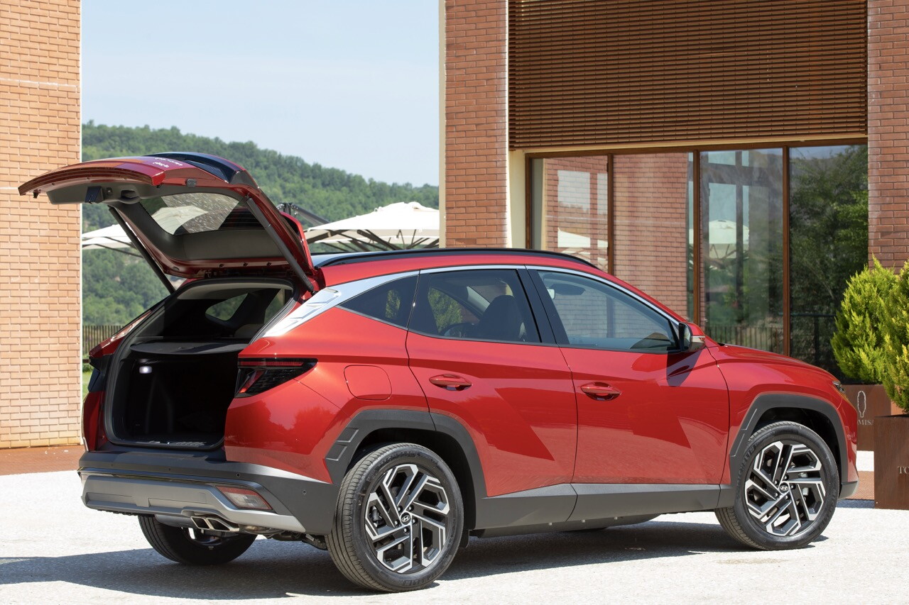 Hyundai Tucson, quale ibrido scegliere? La prova completa